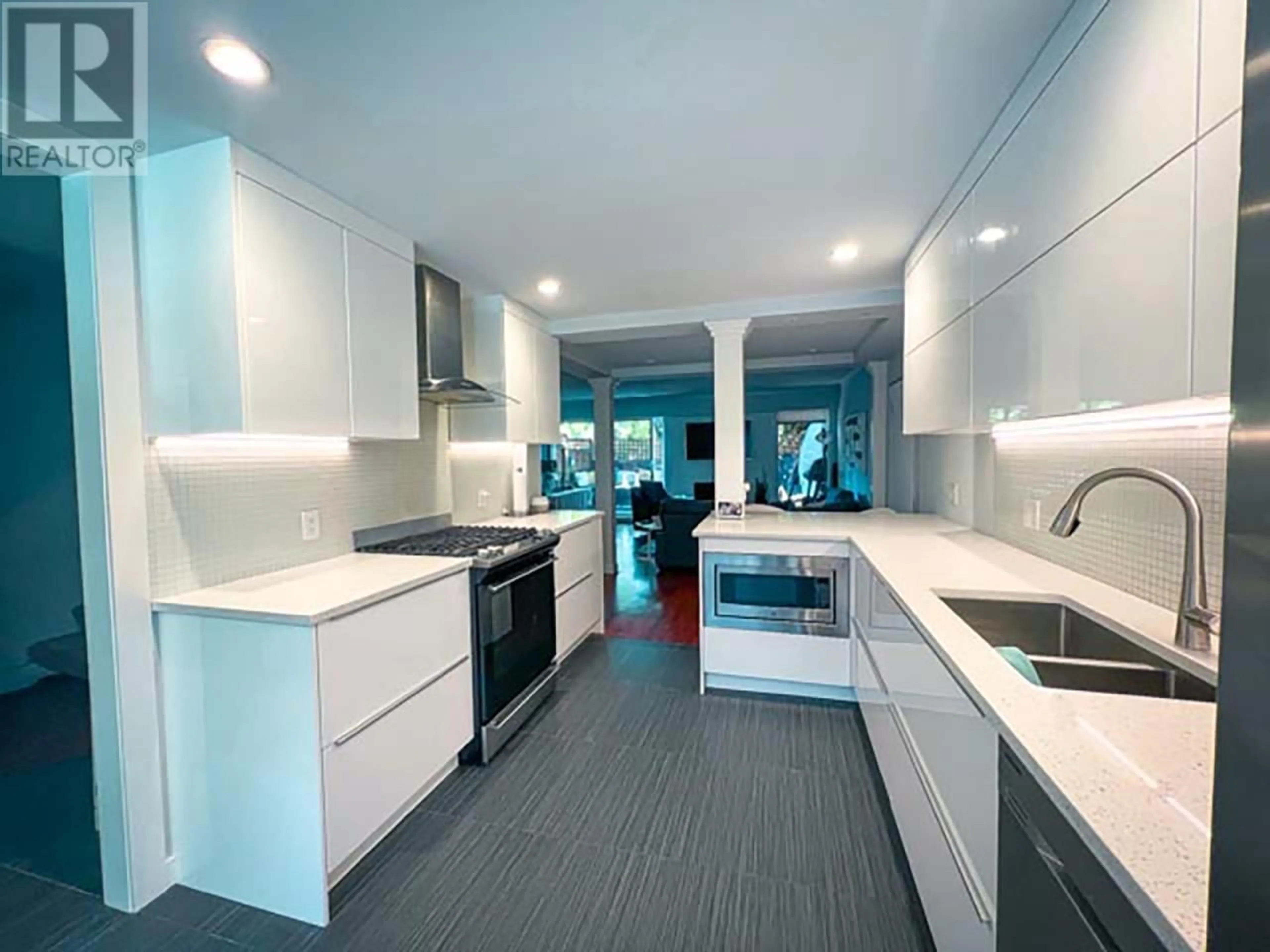 Open concept kitchen, unknown for 103 - 555 28TH STREET, North Vancouver British Columbia V7N2J7