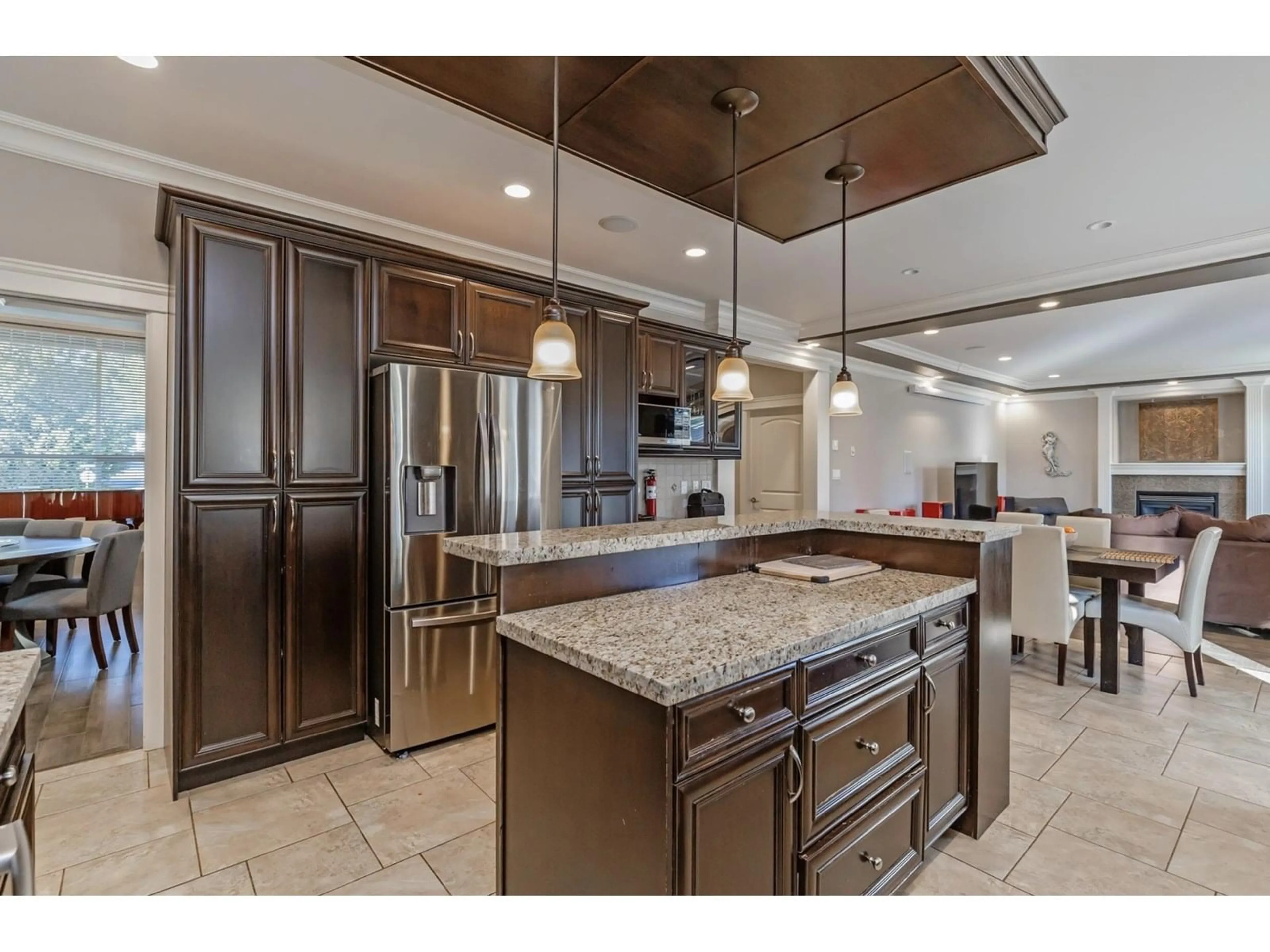 Open concept kitchen, ceramic/tile floor for 32656 BADGER, Mission British Columbia V2V5H7