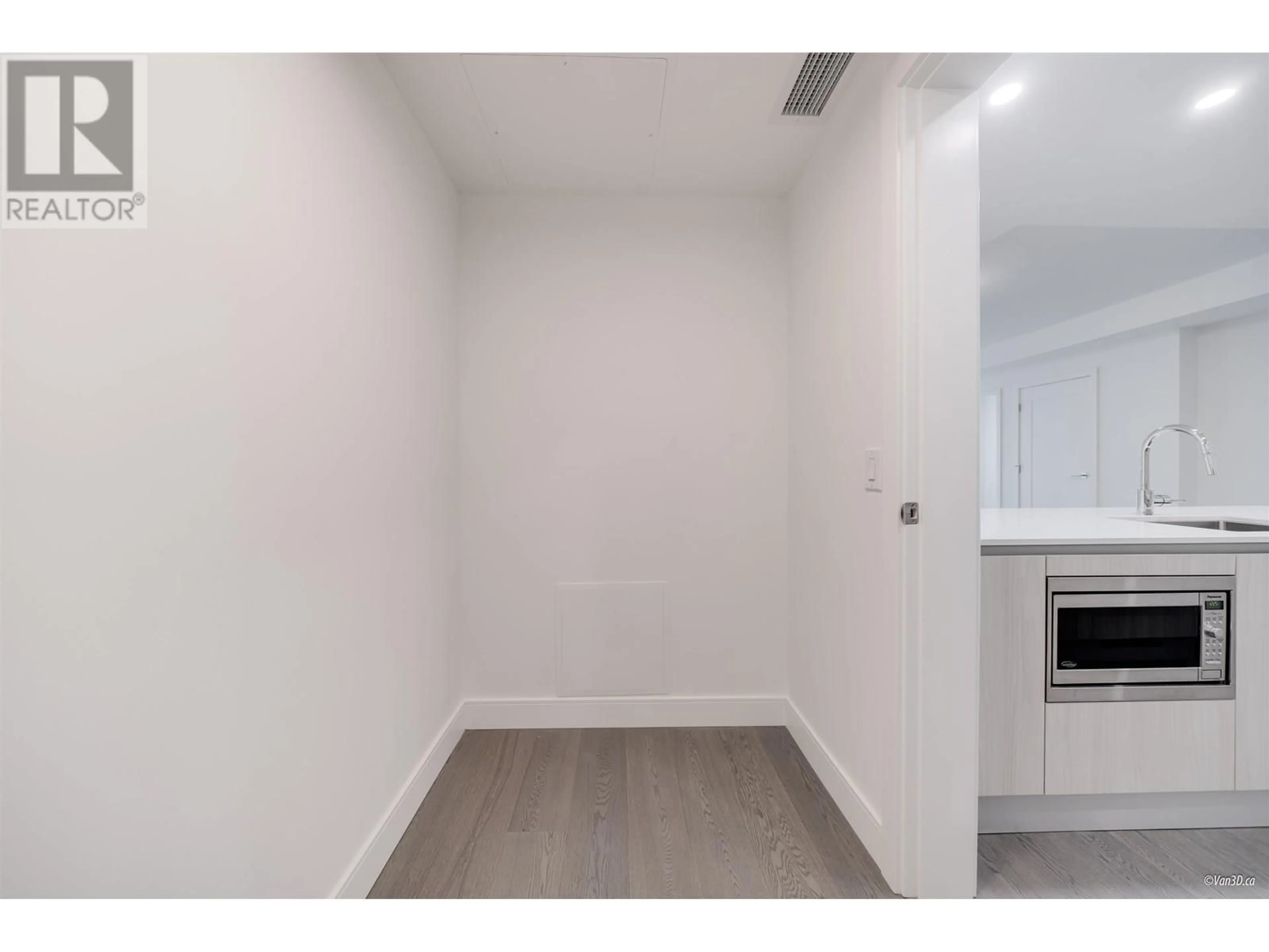 A pic of a room for 305 - 488 58TH AVENUE, Vancouver British Columbia V5X1V5