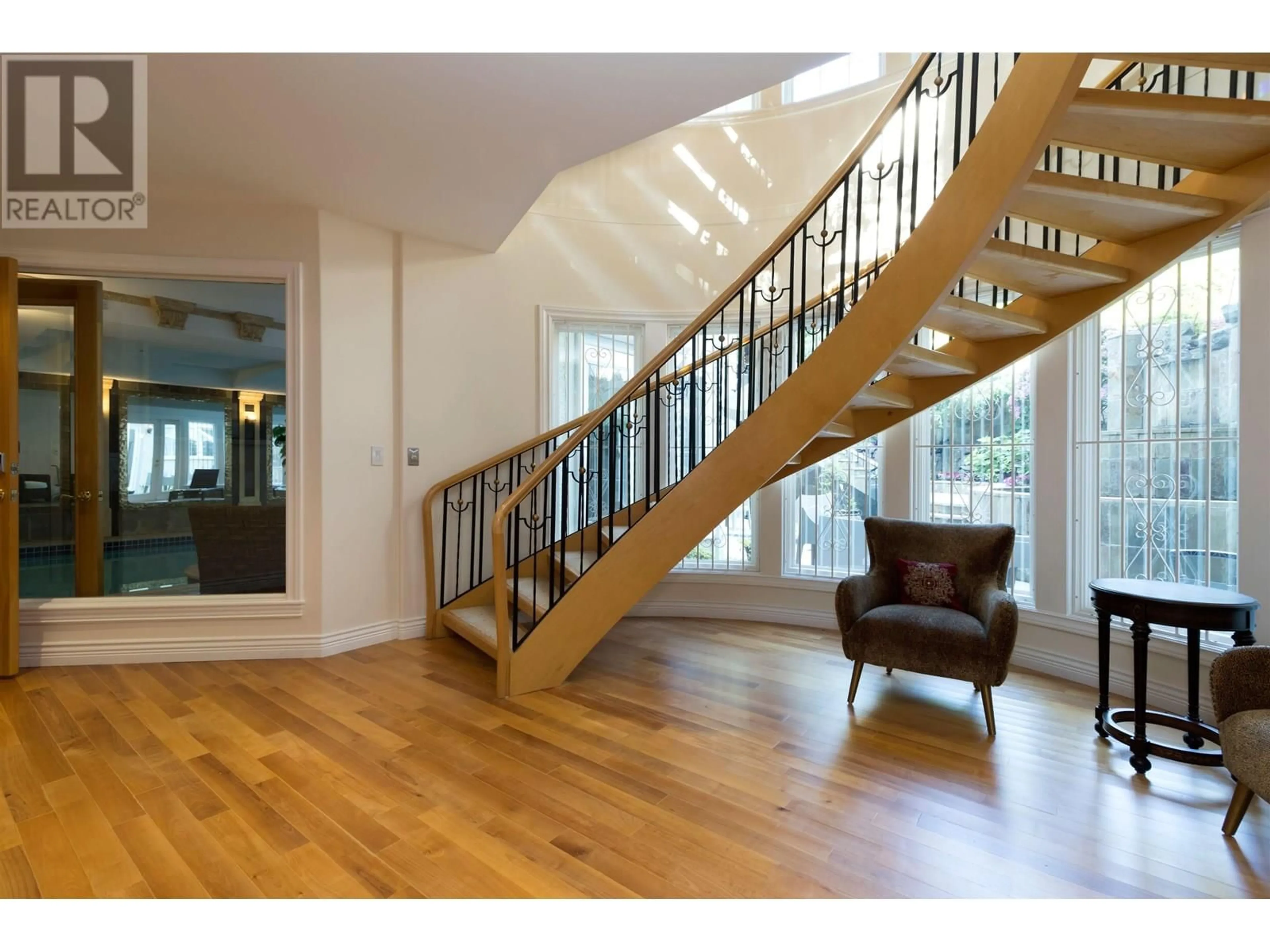 Indoor foyer for 6388 WILTSHIRE STREET, Vancouver British Columbia V6M3M4