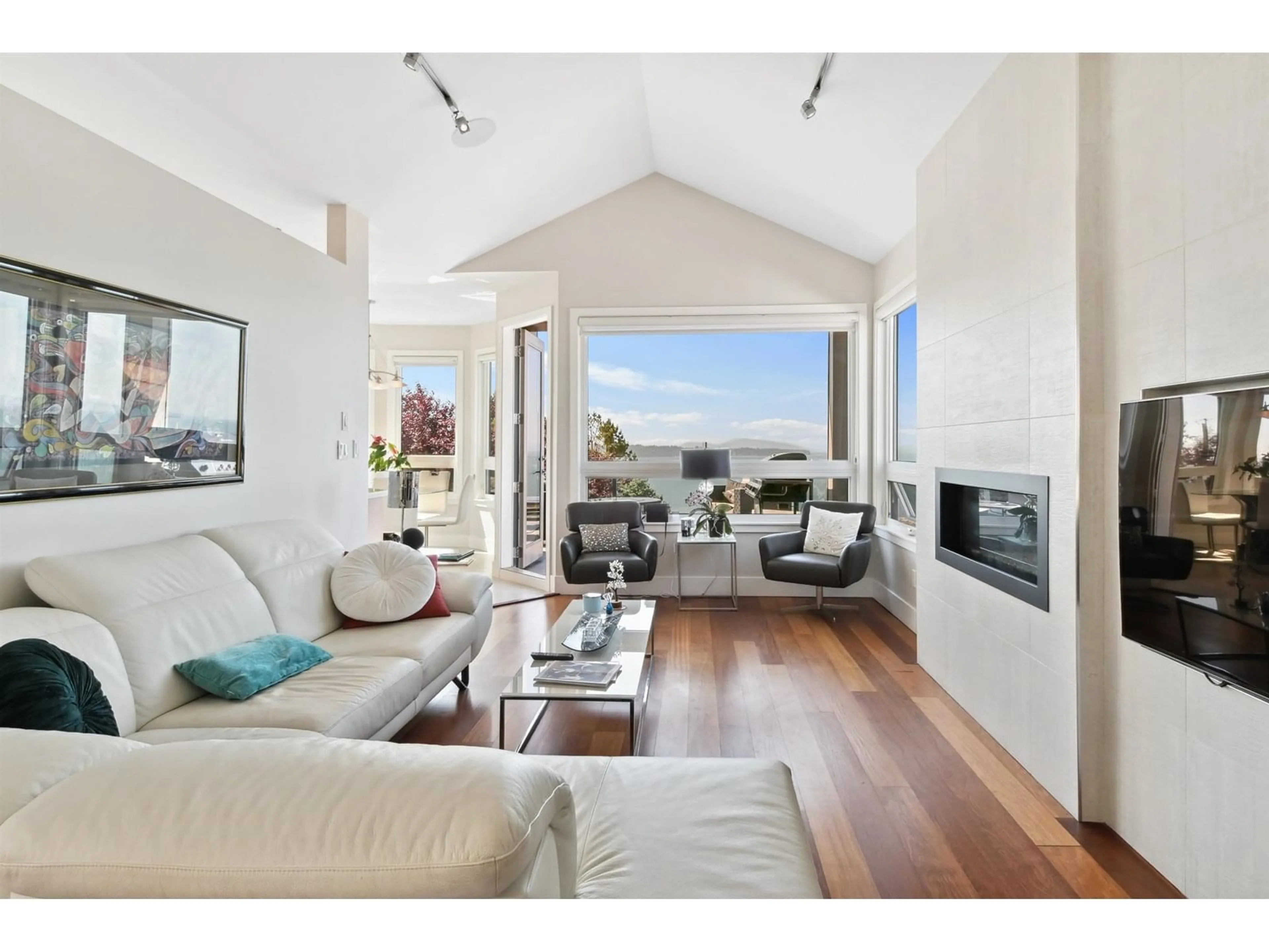 Living room with furniture, wood/laminate floor for 15095 ROYAL, White Rock British Columbia V4B1M1