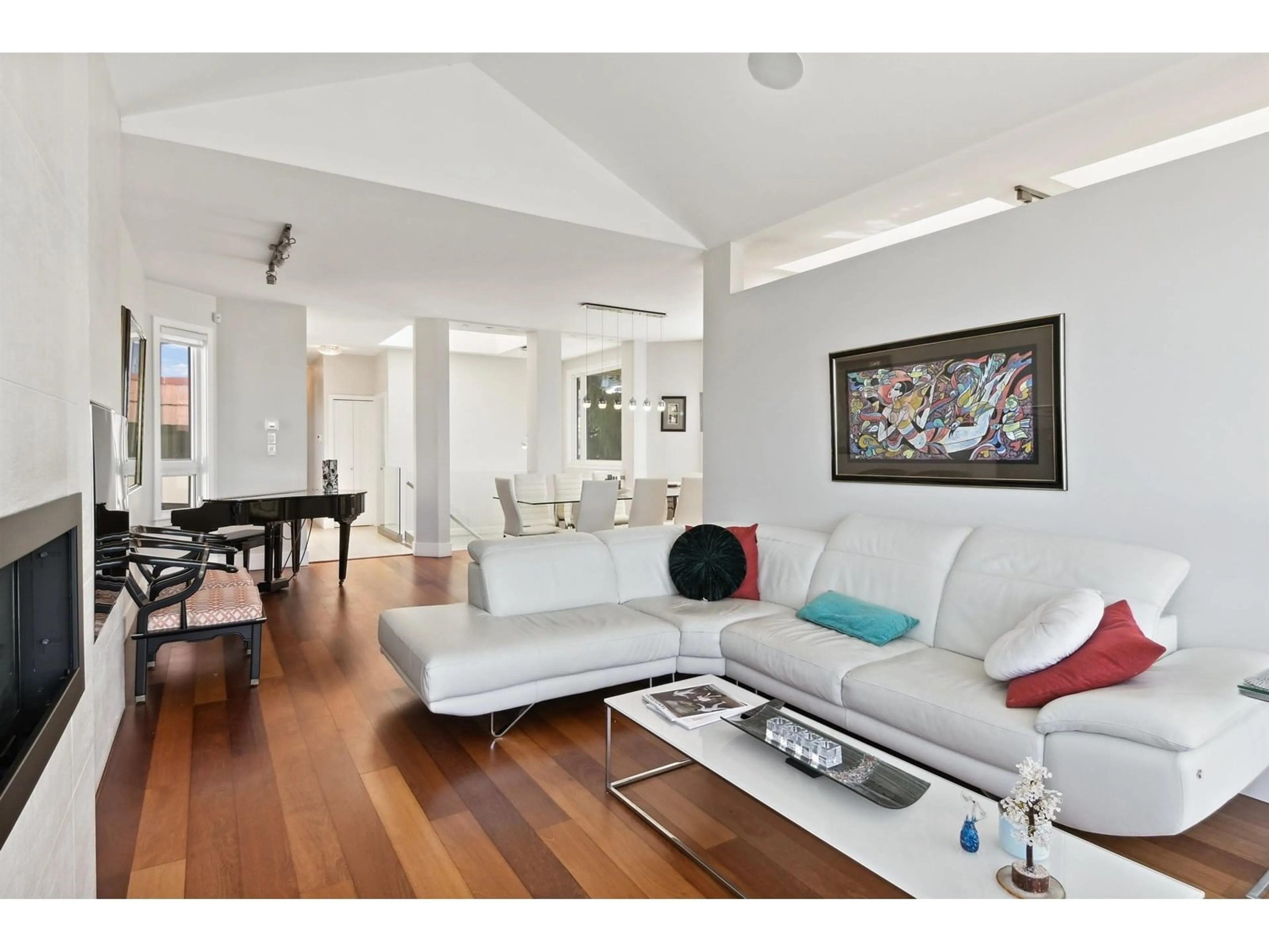 Living room with furniture, unknown for 15095 ROYAL, White Rock British Columbia V4B1M1