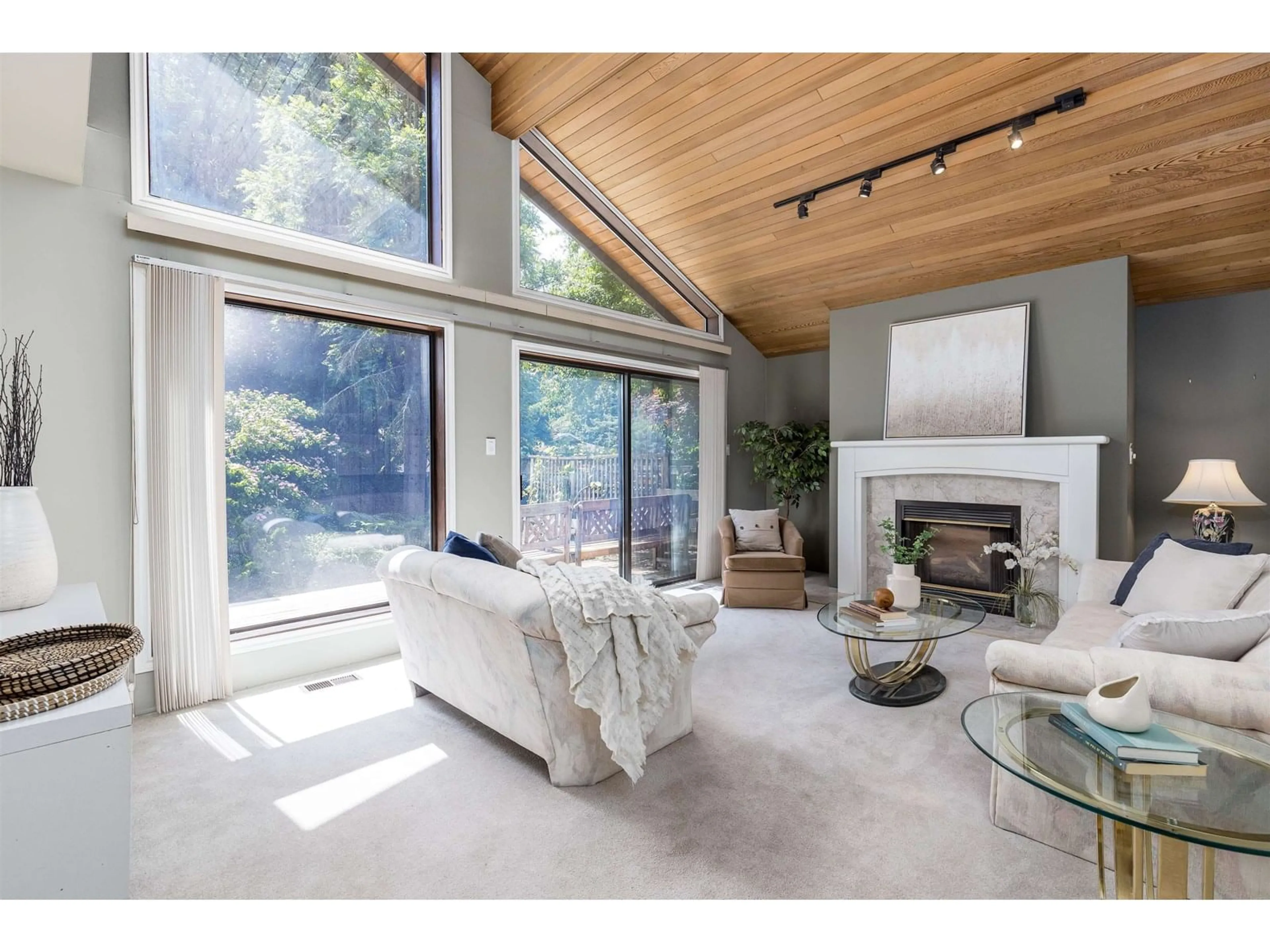 Living room with furniture, wood/laminate floor for 20232 37A, Langley British Columbia V3A2T1