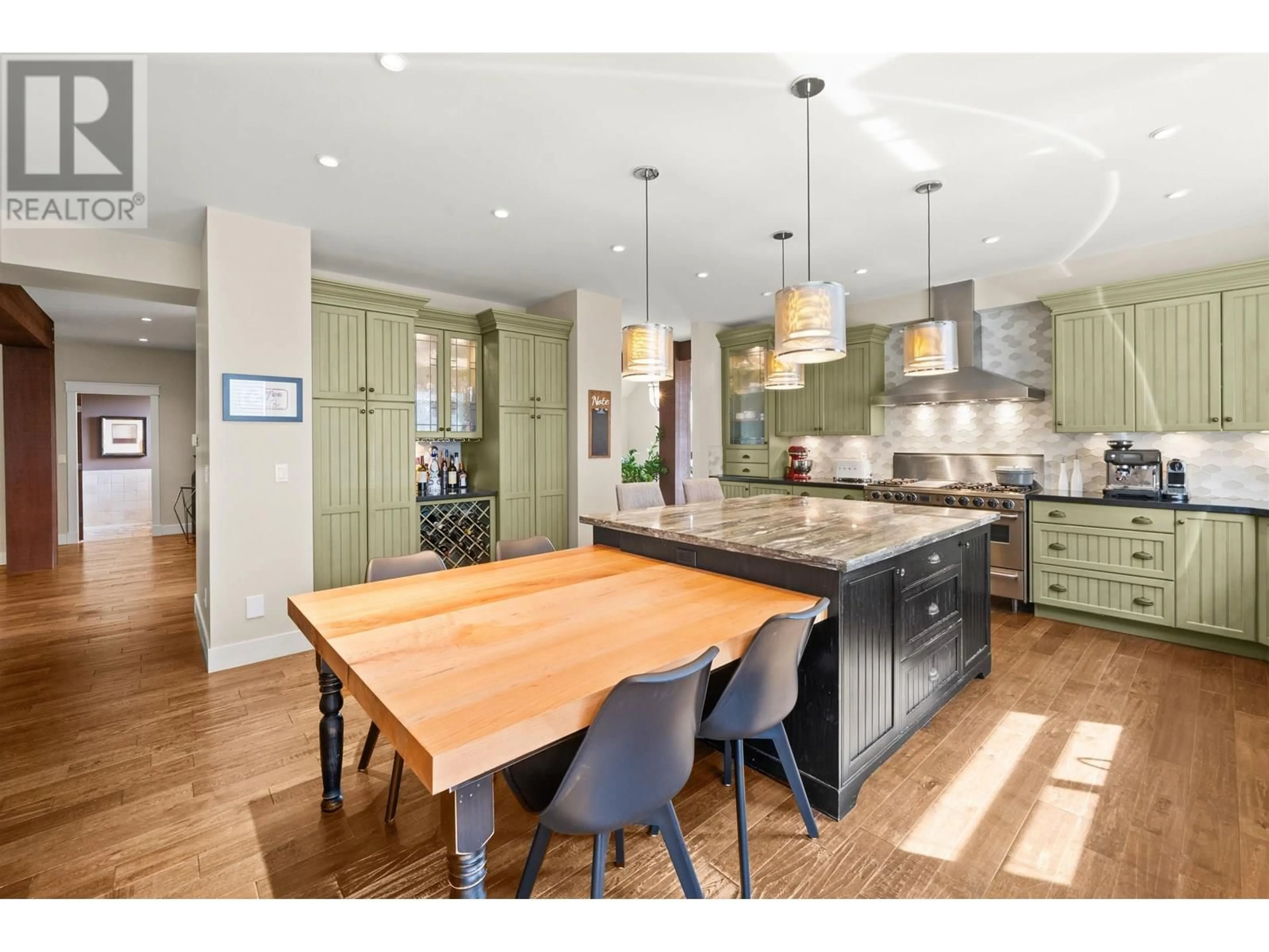 Open concept kitchen, wood/laminate floor for 2867 MCLAREN COURT, Coquitlam British Columbia V3B8G2