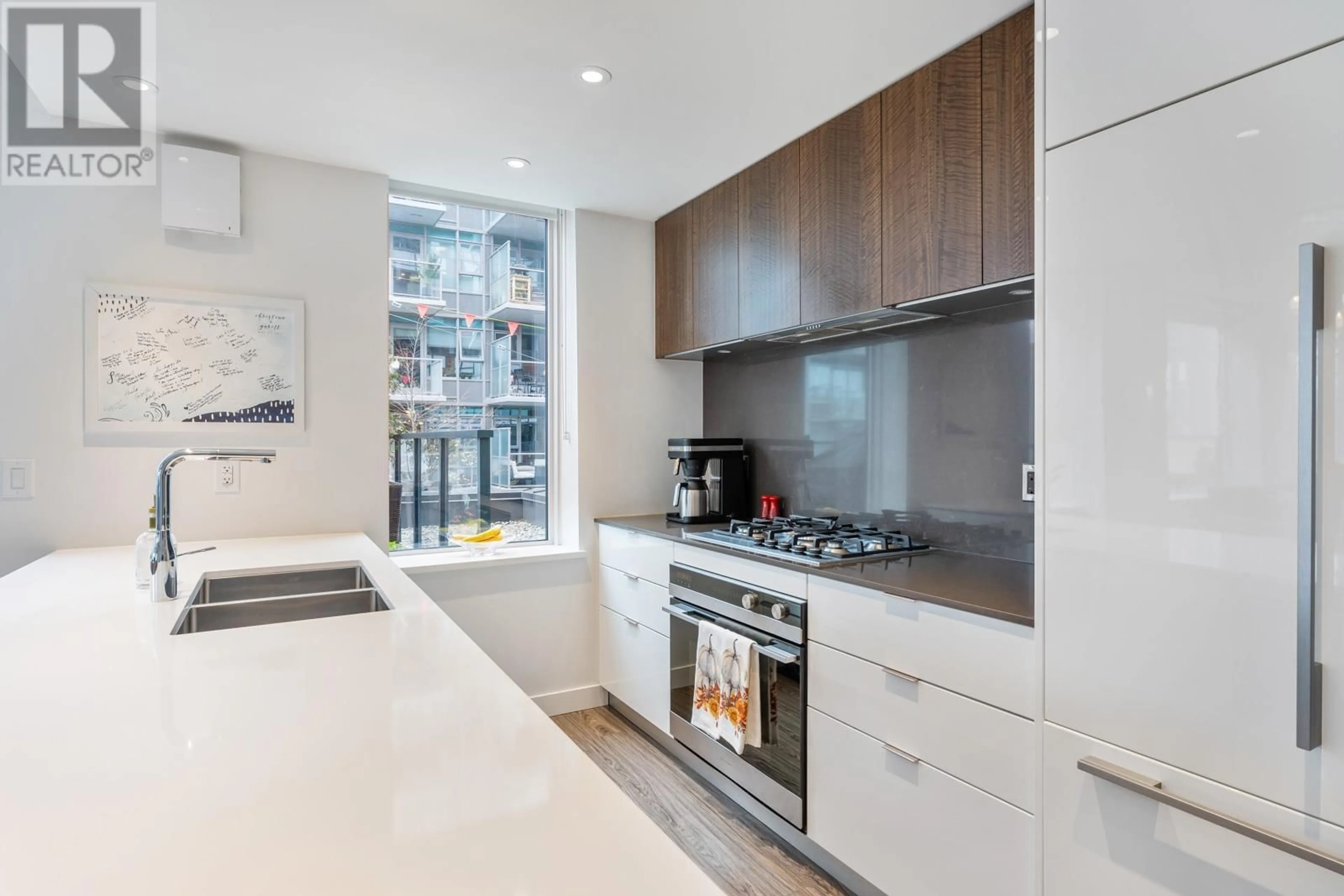 Contemporary kitchen, unknown for 306 - 209 7TH AVENUE, Vancouver British Columbia V5T0H3