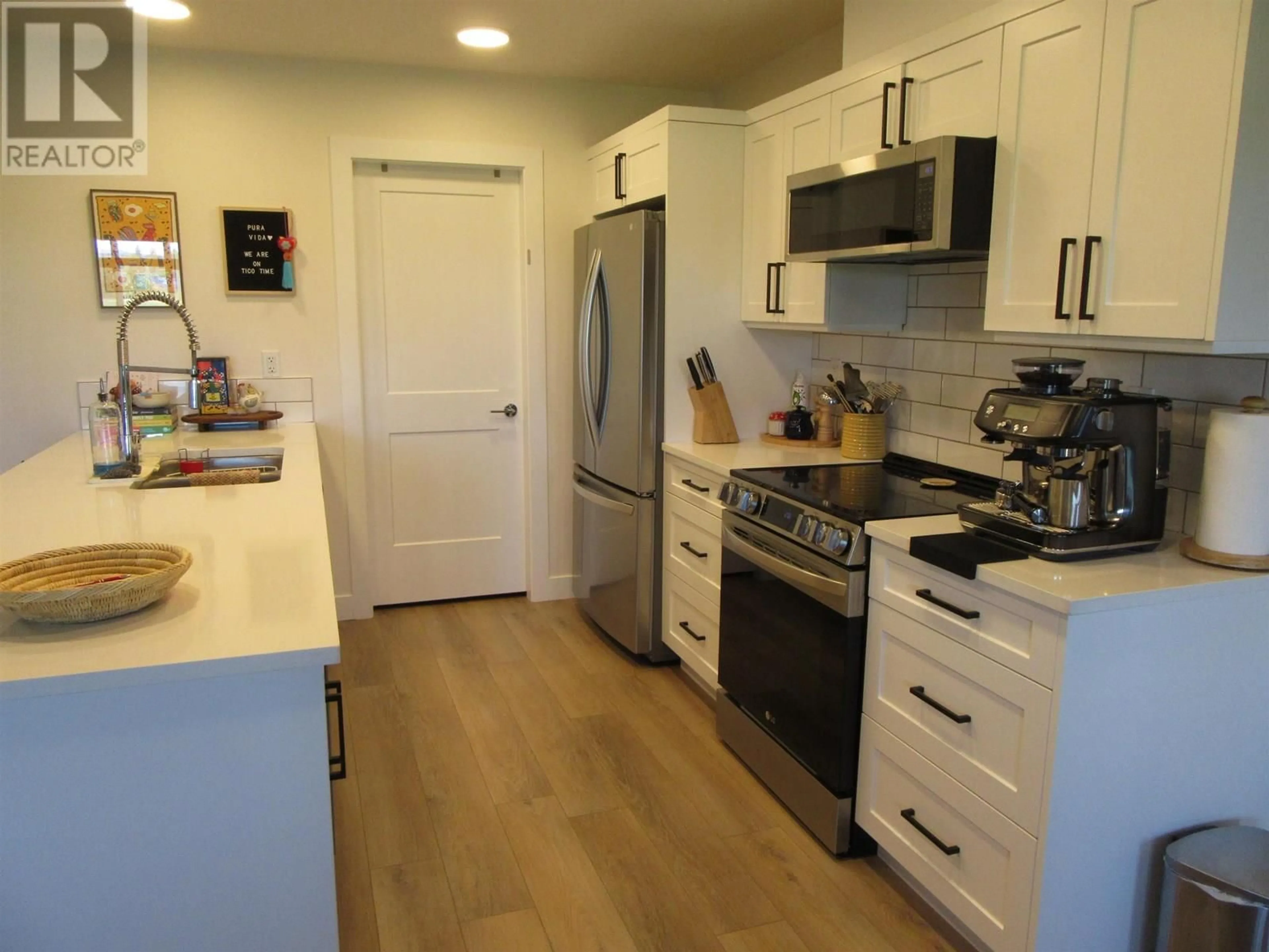 Open concept kitchen, unknown for 110 - 4278 22ND AVENUE, Prince George British Columbia V2N0J4