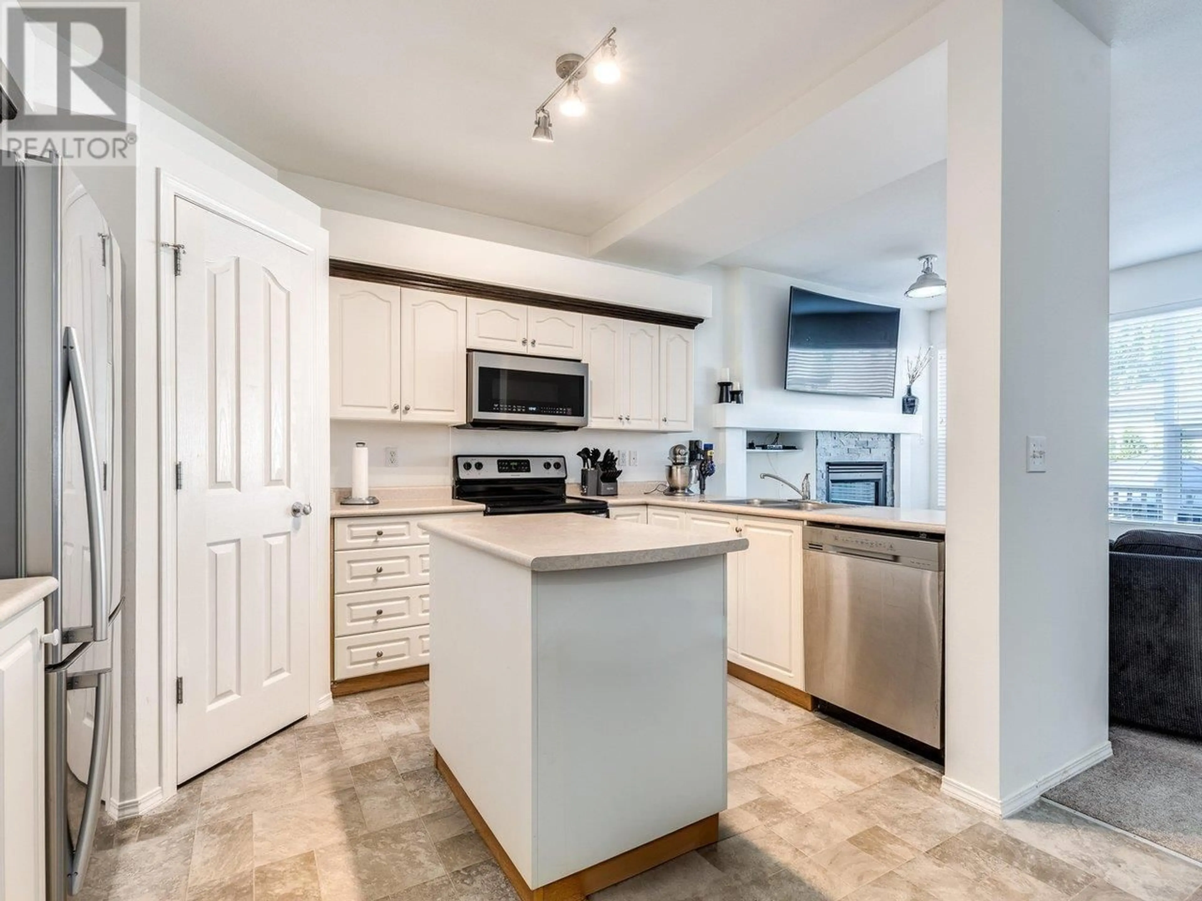 Open concept kitchen, ceramic/tile floor for 10095 243 STREET, Maple Ridge British Columbia V2W1X3