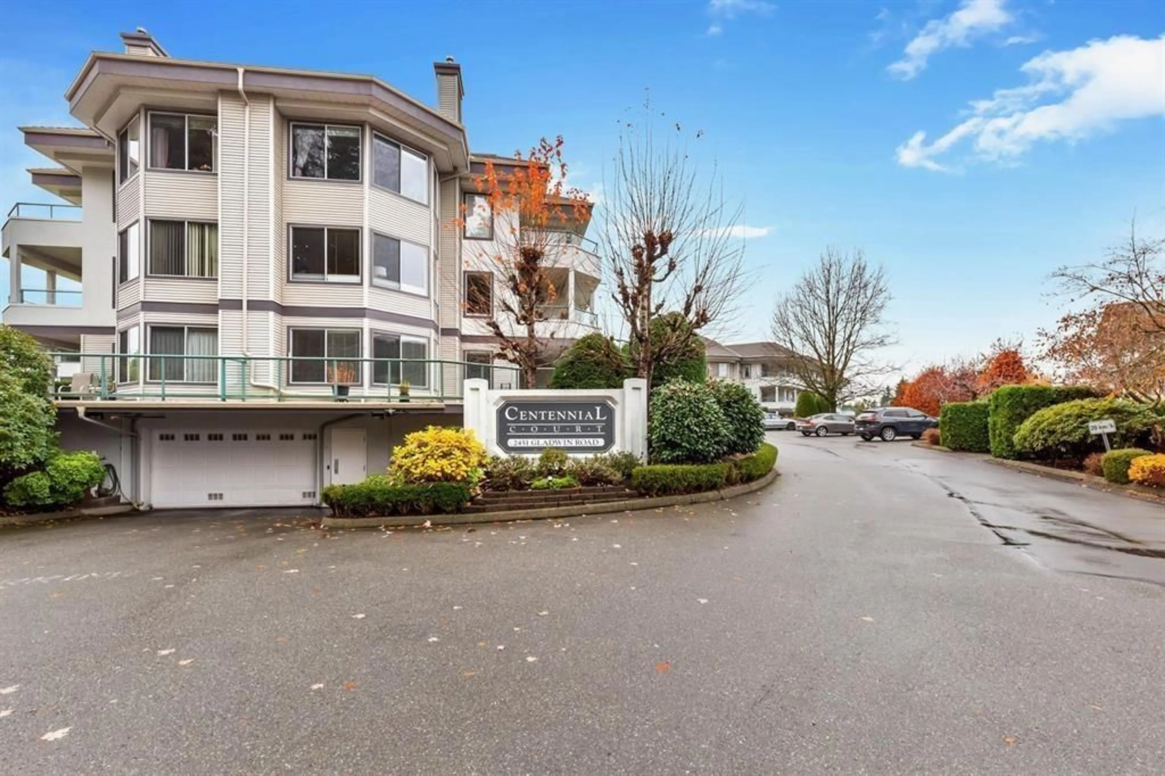 A pic from outside/outdoor area/front of a property/back of a property/a pic from drone, unknown for 237 - 2451 GLADWIN, Abbotsford British Columbia V2T3N8