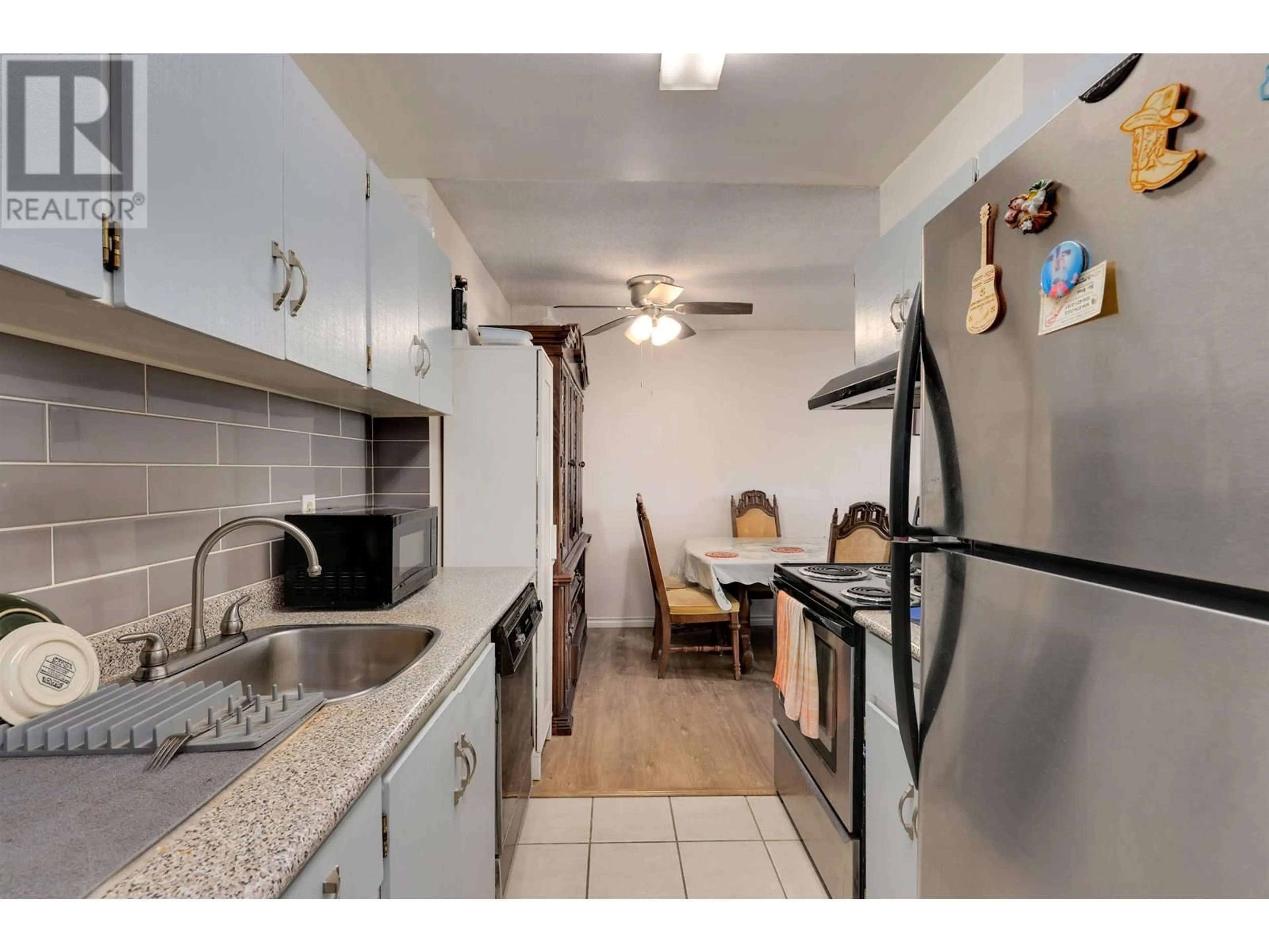 Standard kitchen, ceramic/tile floor for 805 - 6759 WILLINGDON AVENUE, Burnaby British Columbia V5H3Y9