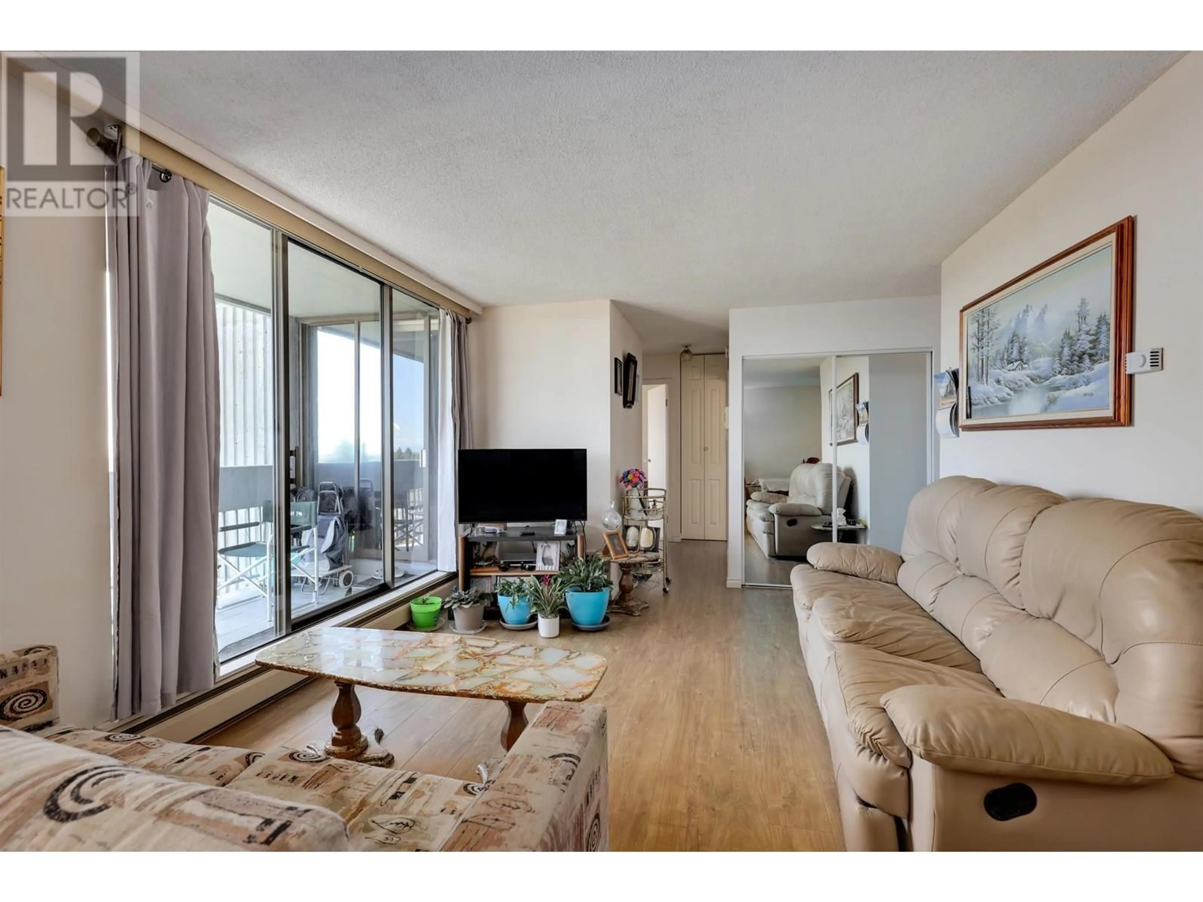 Living room with furniture, wood/laminate floor for 805 - 6759 WILLINGDON AVENUE, Burnaby British Columbia V5H3Y9