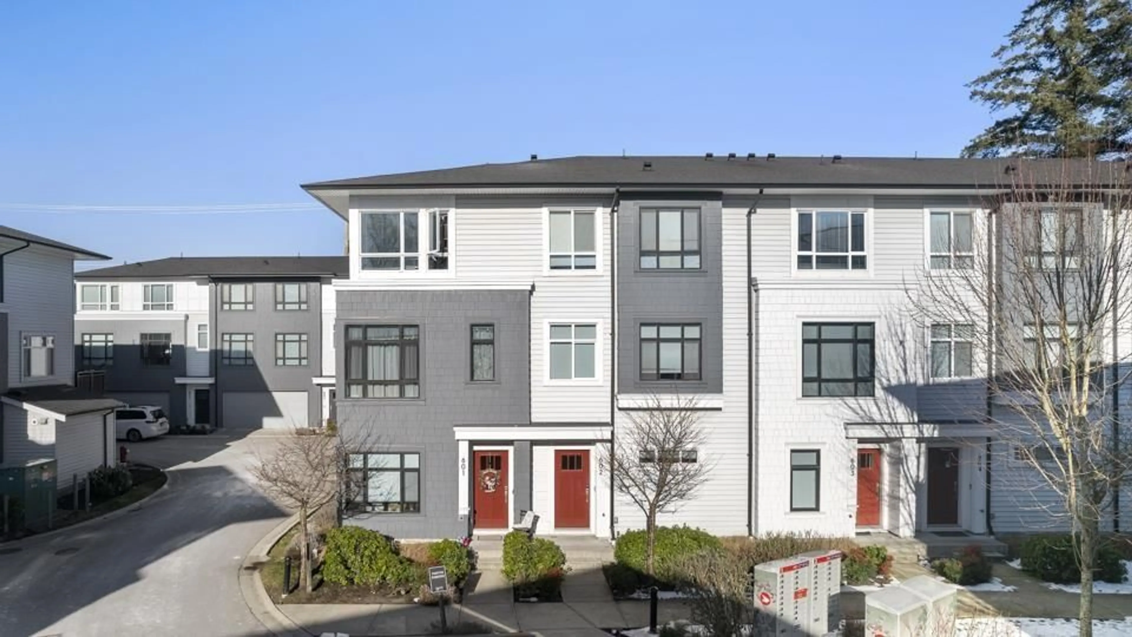 A pic from outside/outdoor area/front of a property/back of a property/a pic from drone, street for 601 - 16525 WATSON, Surrey British Columbia V4N6S1
