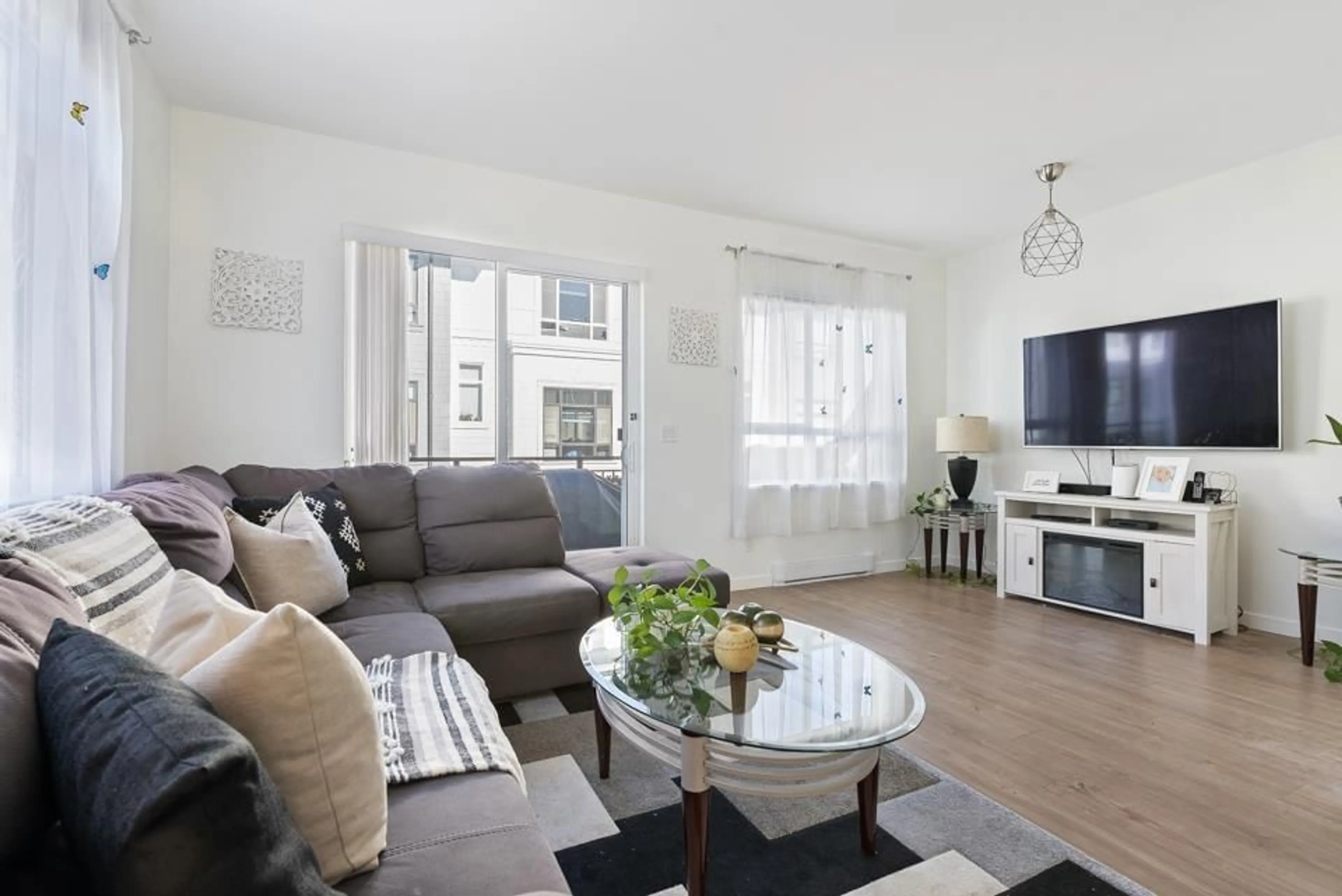 Living room with furniture, unknown for 601 - 16525 WATSON, Surrey British Columbia V4N6S1