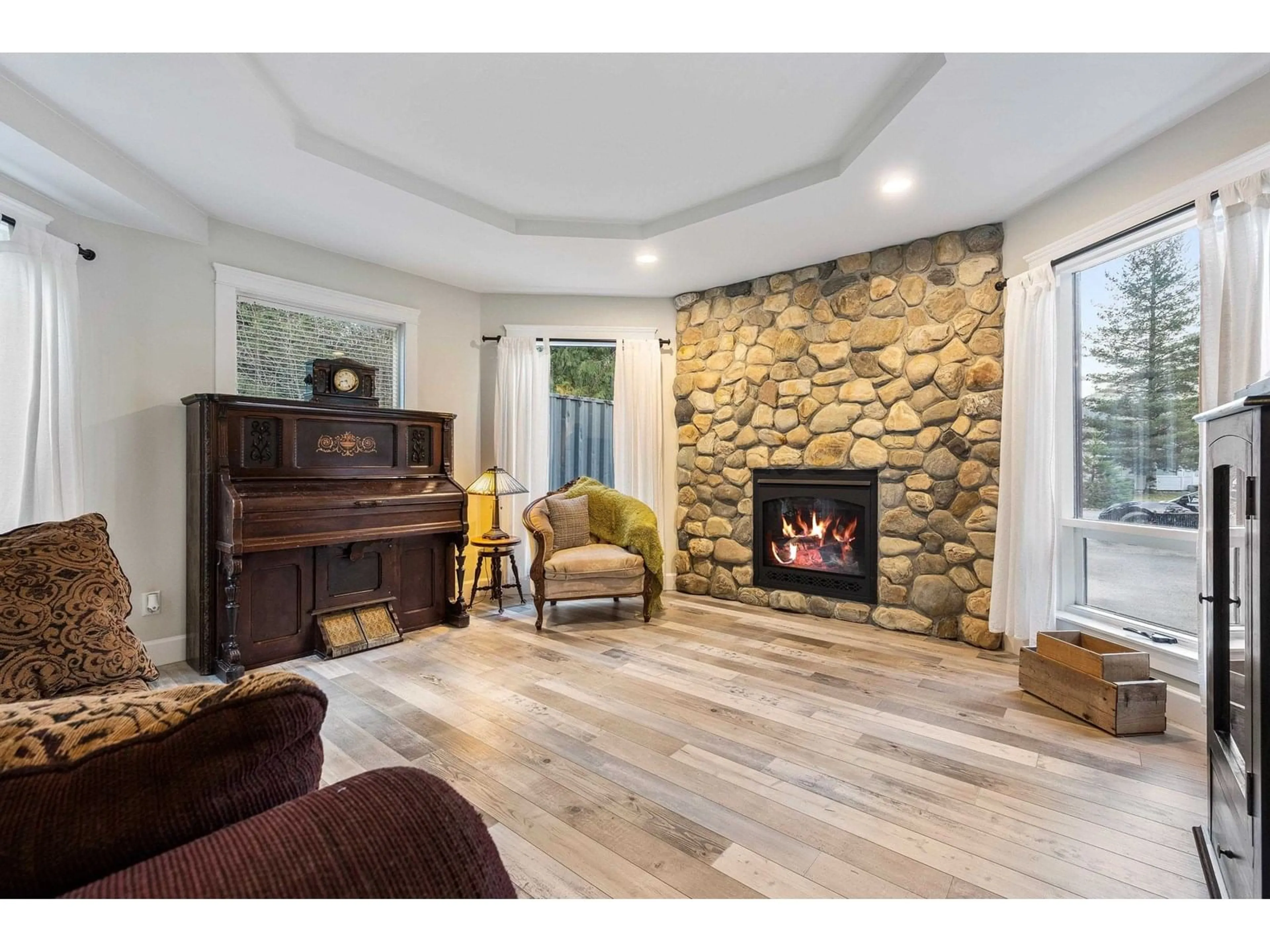 Living room with furniture, unknown for 65591 GARDNER DRIVE, Hope British Columbia V0X1L1