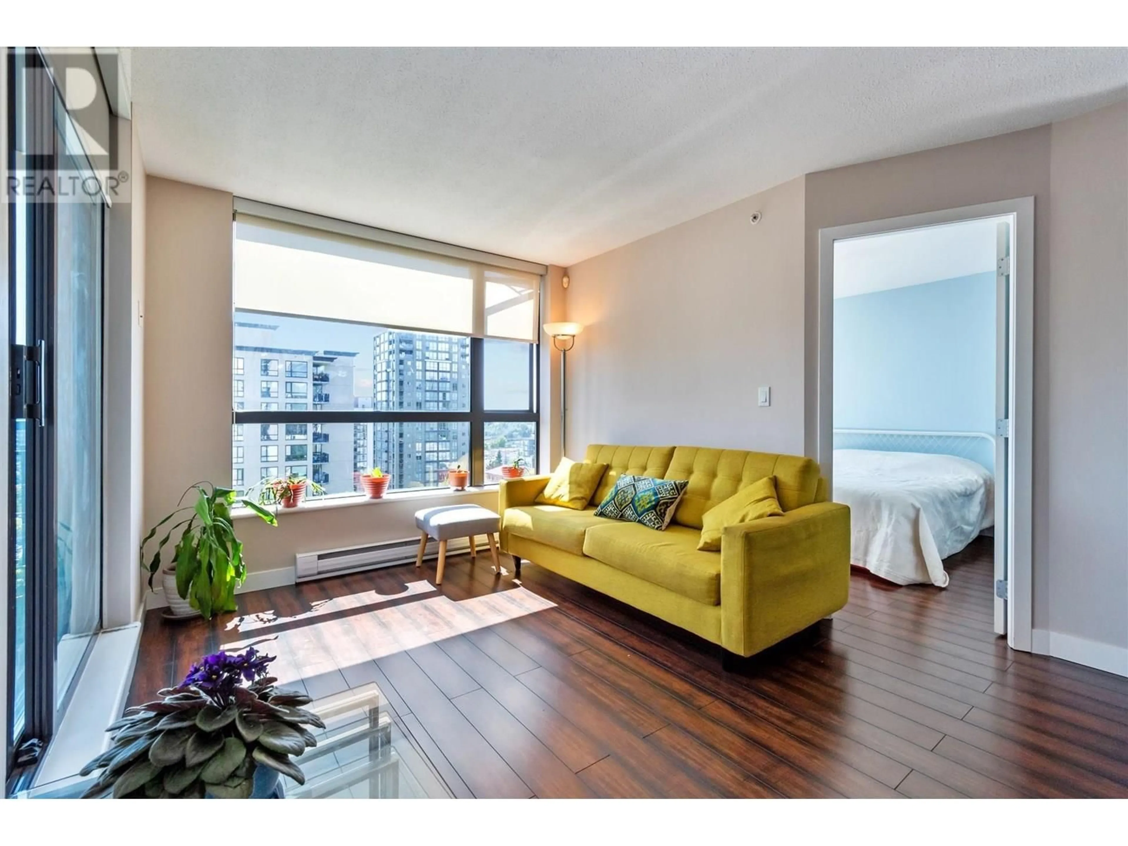 Living room with furniture, wood/laminate floor for 908 - 813 AGNES STREET, New Westminster British Columbia V3M0A9