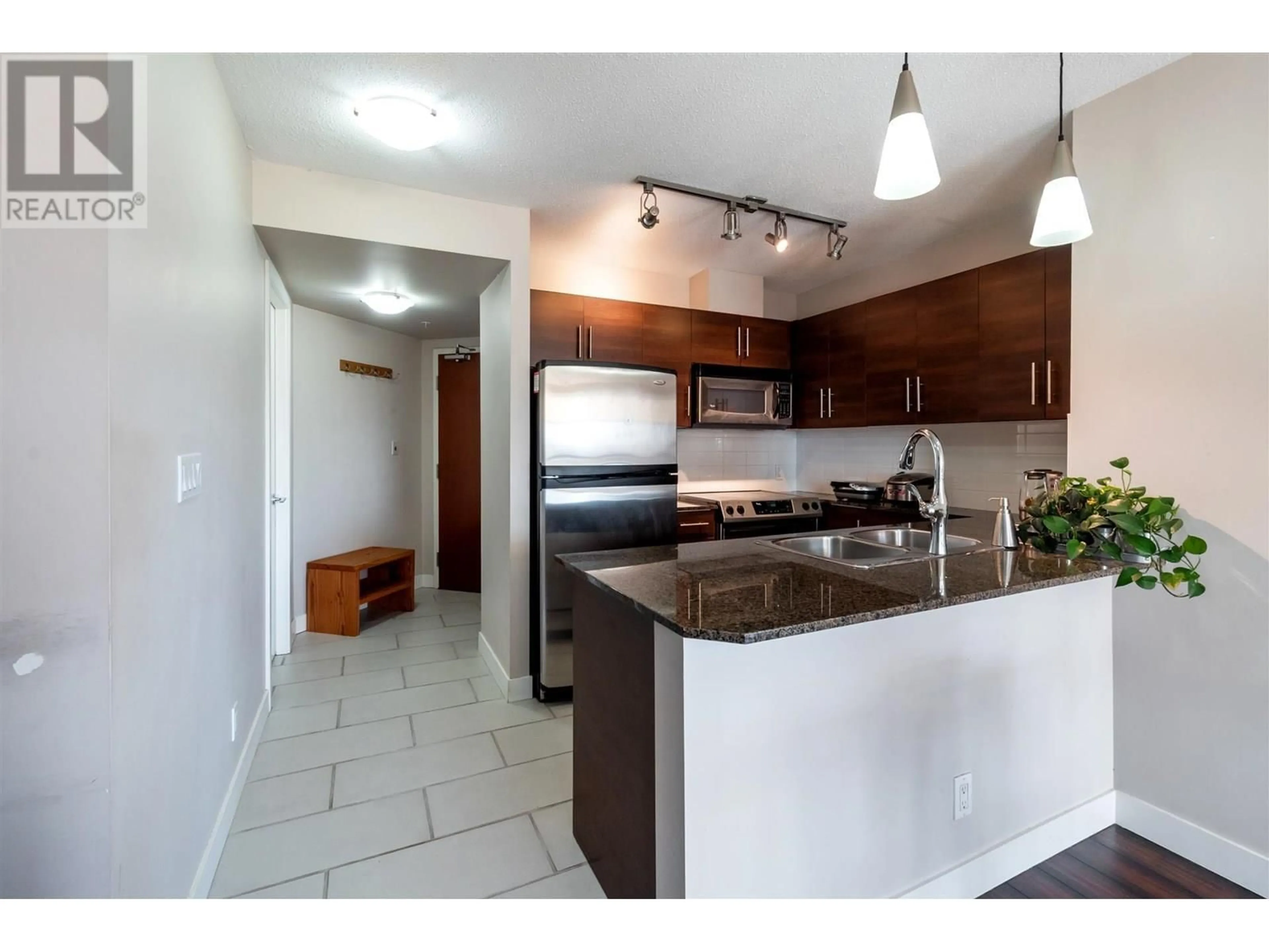 Open concept kitchen, unknown for 908 - 813 AGNES STREET, New Westminster British Columbia V3M0A9