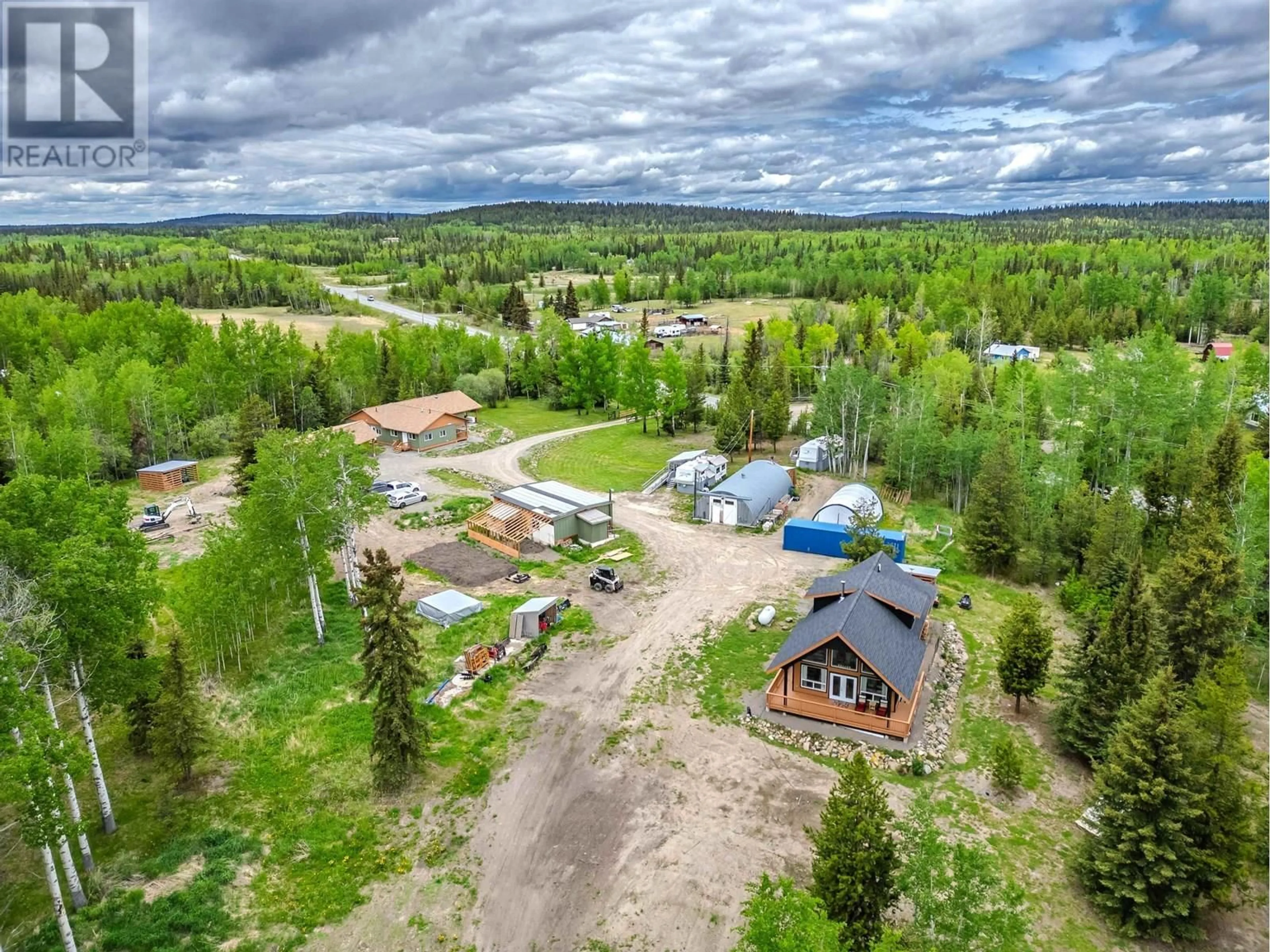 A pic from outside/outdoor area/front of a property/back of a property/a pic from drone, mountain view for 5606 LITTLE FORT HWY 24, Lone Butte British Columbia V0K2E2