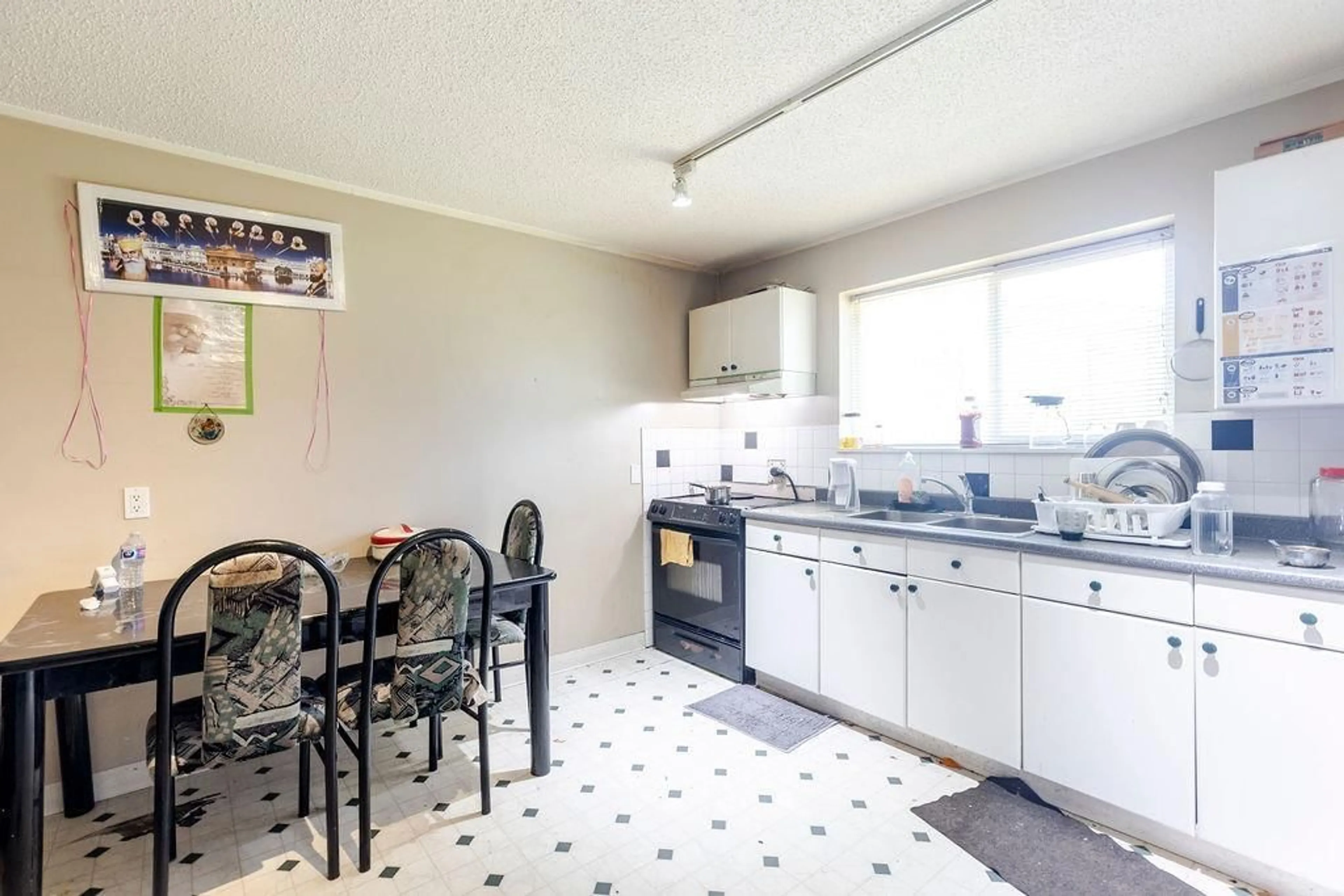 Standard kitchen, unknown for 6968 BISON, Delta British Columbia V4E2C2