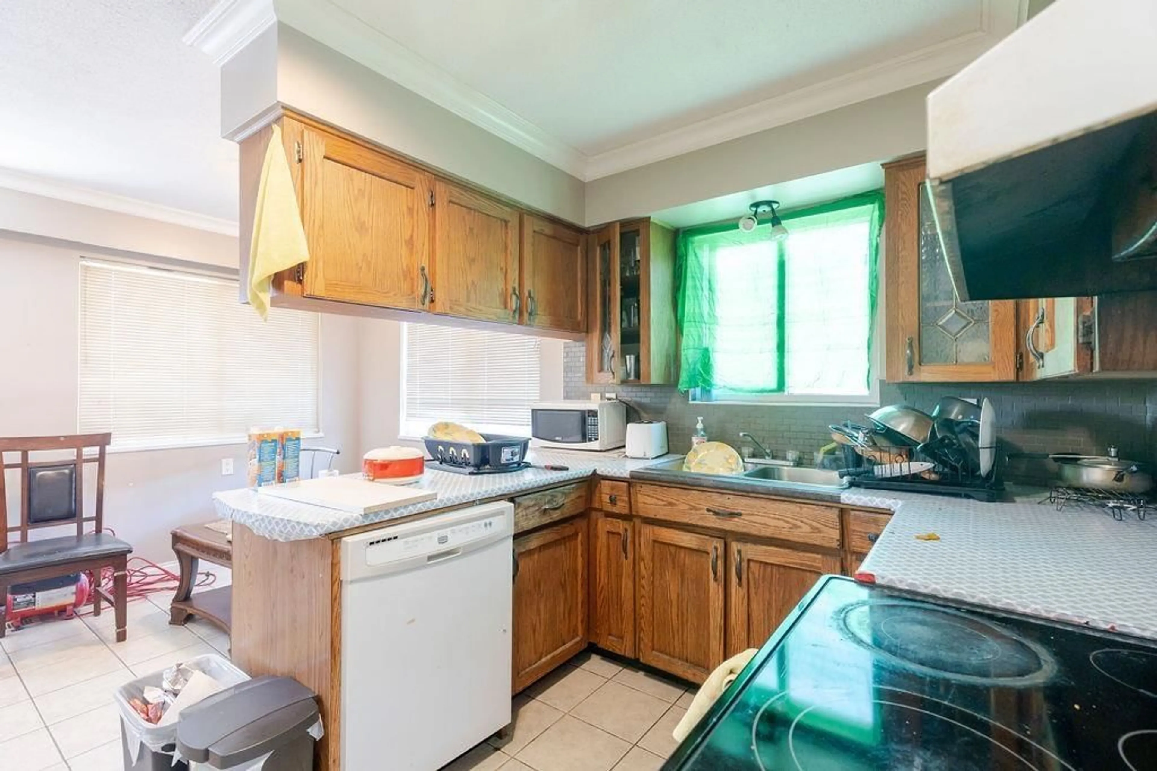 Standard kitchen, unknown for 6968 BISON, Delta British Columbia V4E2C2