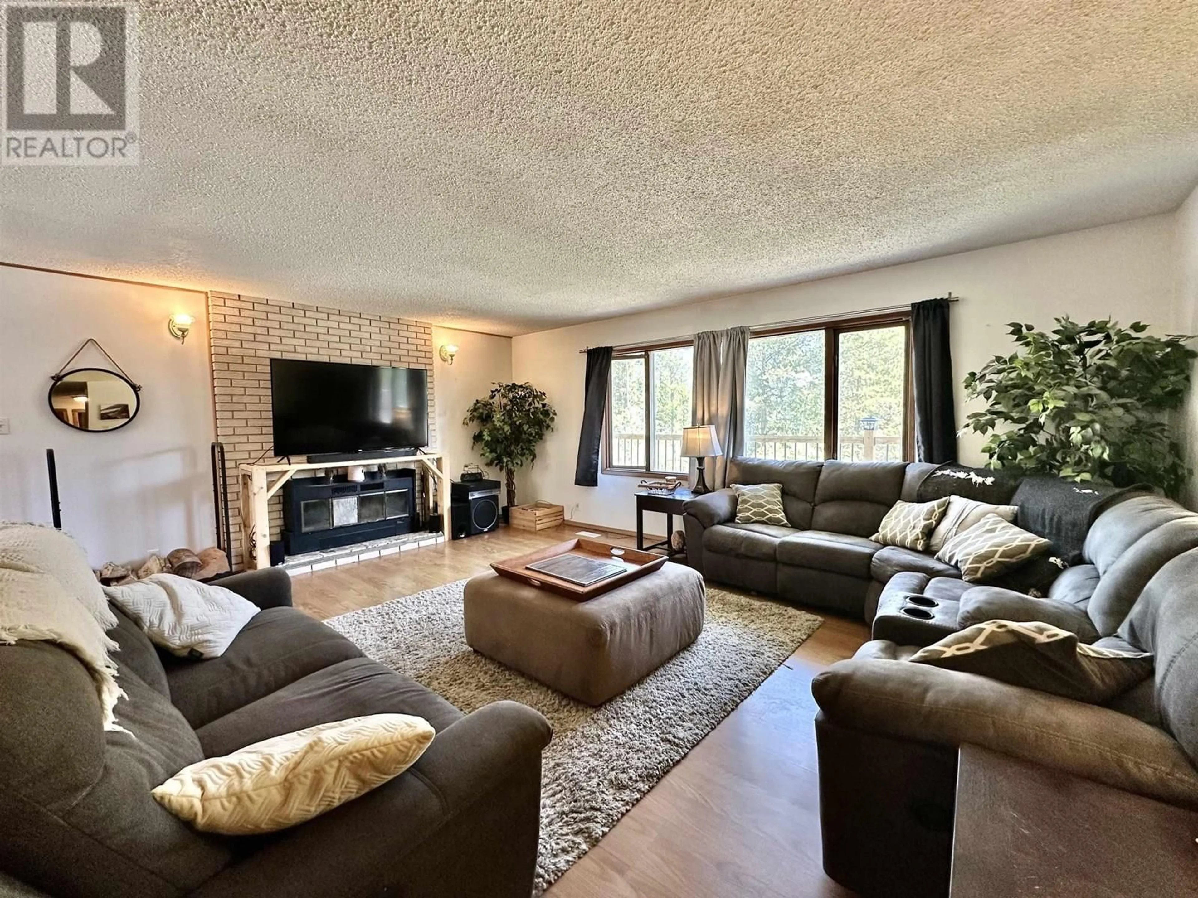 Living room with furniture, unknown for 1505 5 HIGHWAY, Valemount British Columbia V0E2Z0