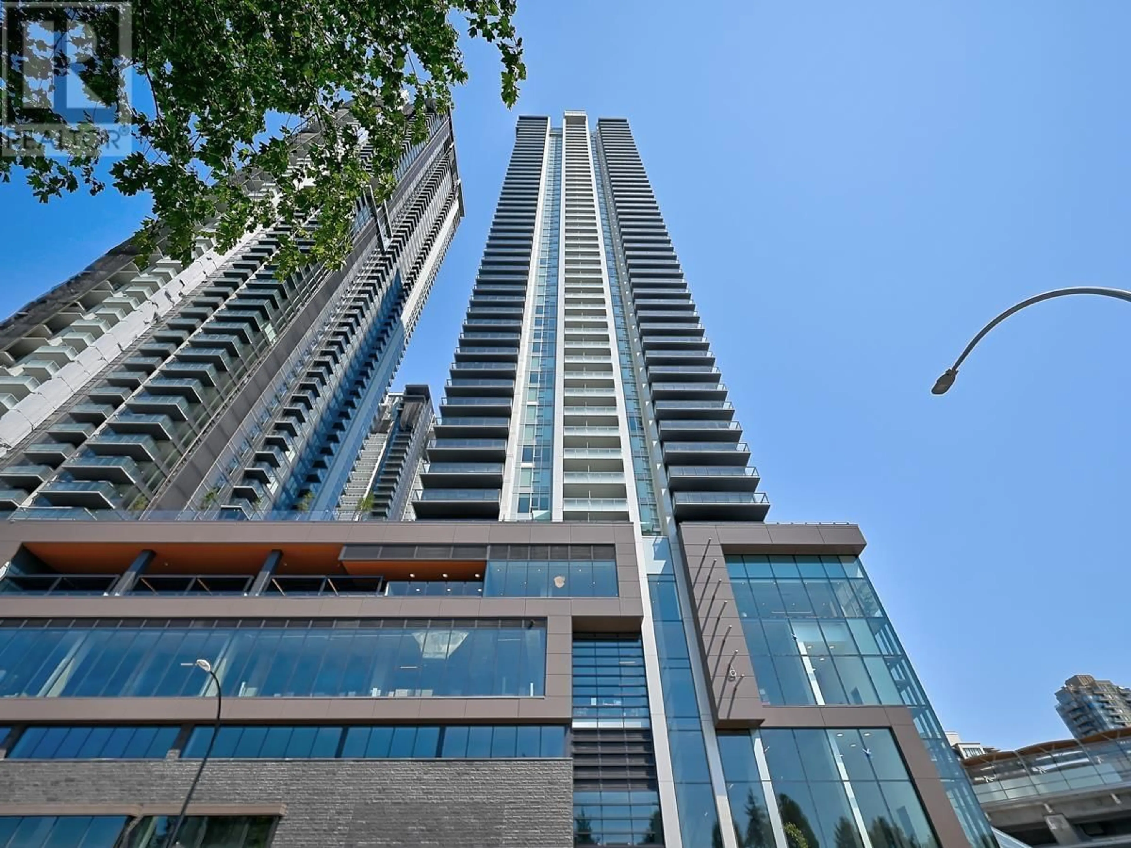 Indoor foyer for 2406 - 2186 GILMORE AVENUE, Burnaby British Columbia V5C0N7