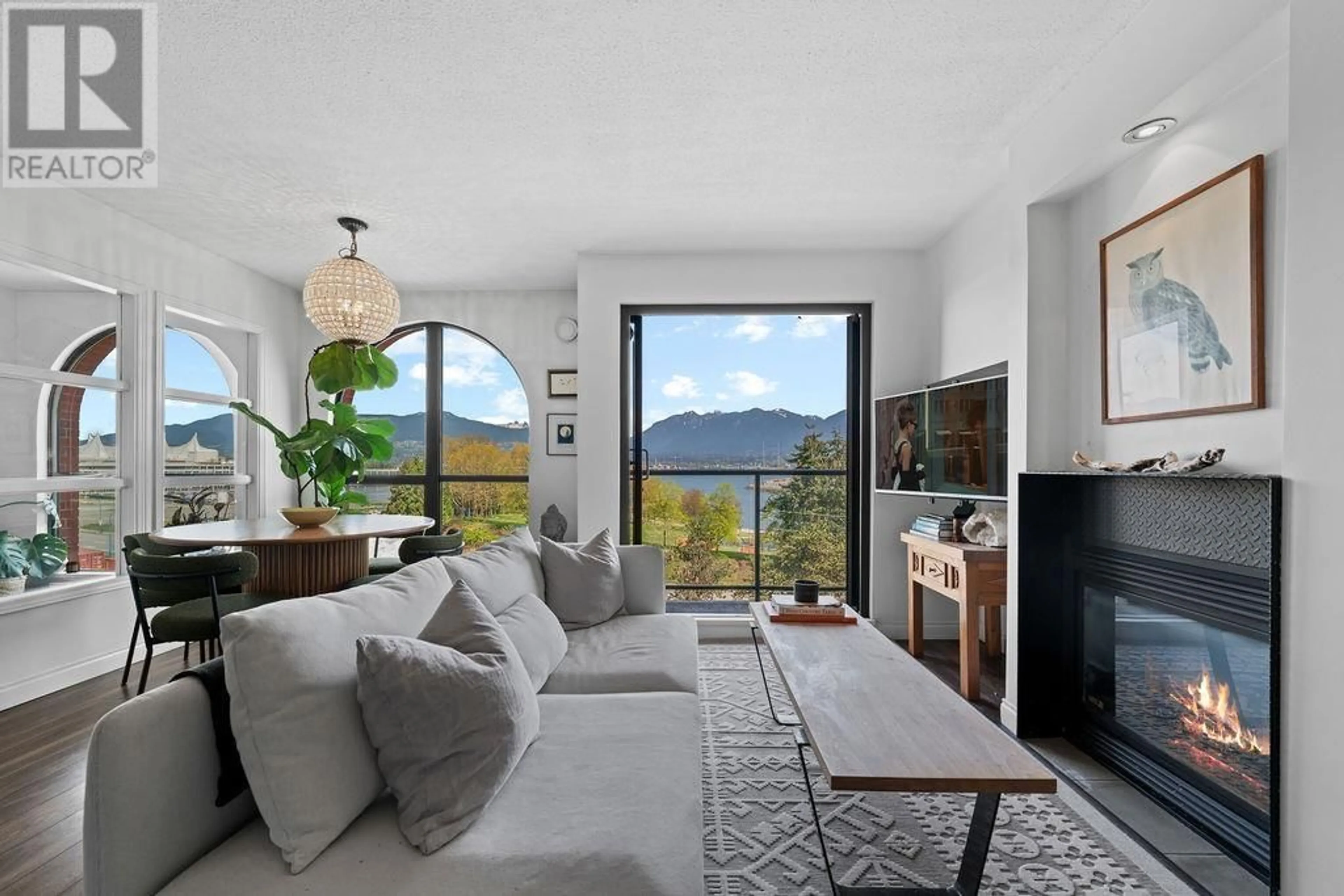 Living room with furniture, unknown for 703 - 55 ALEXANDER STREET, Vancouver British Columbia V6A1B2