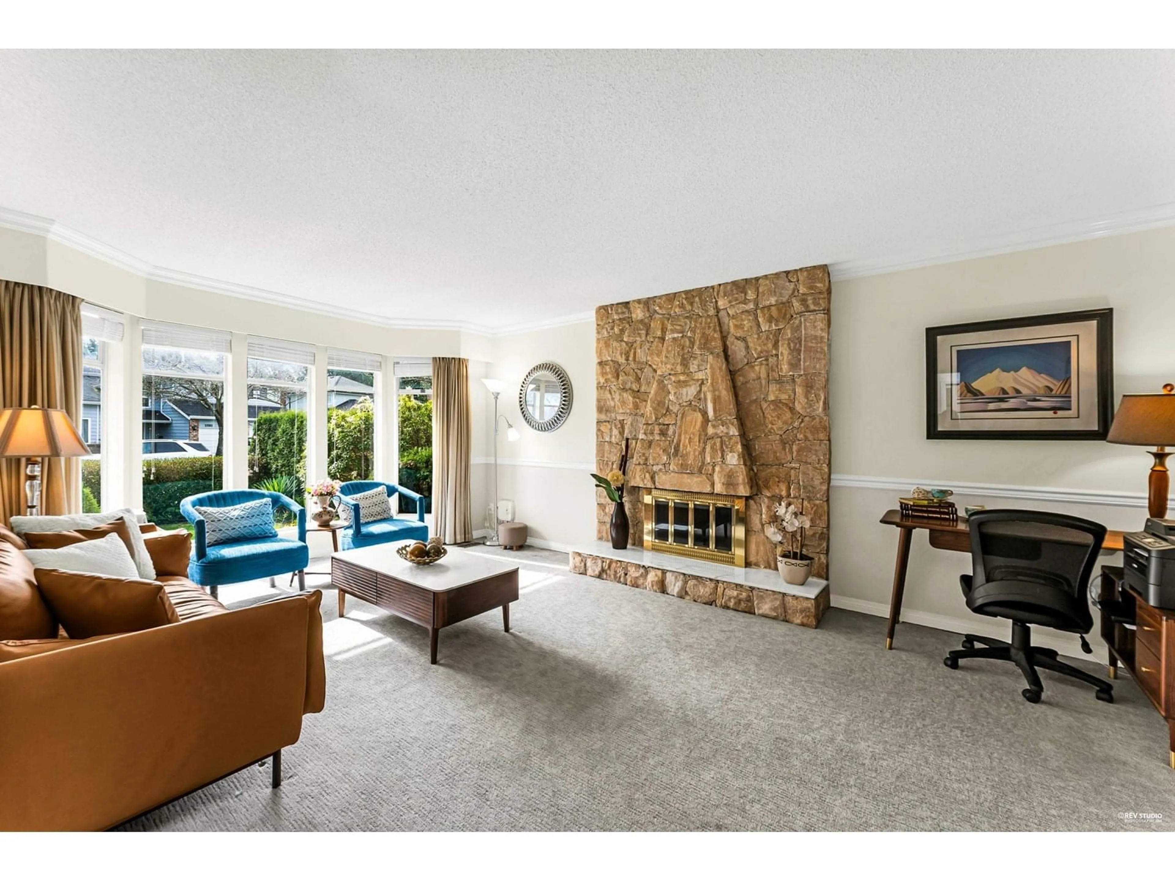 Living room with furniture, unknown for 1925 SOUTHMERE, Surrey British Columbia V4A6V6