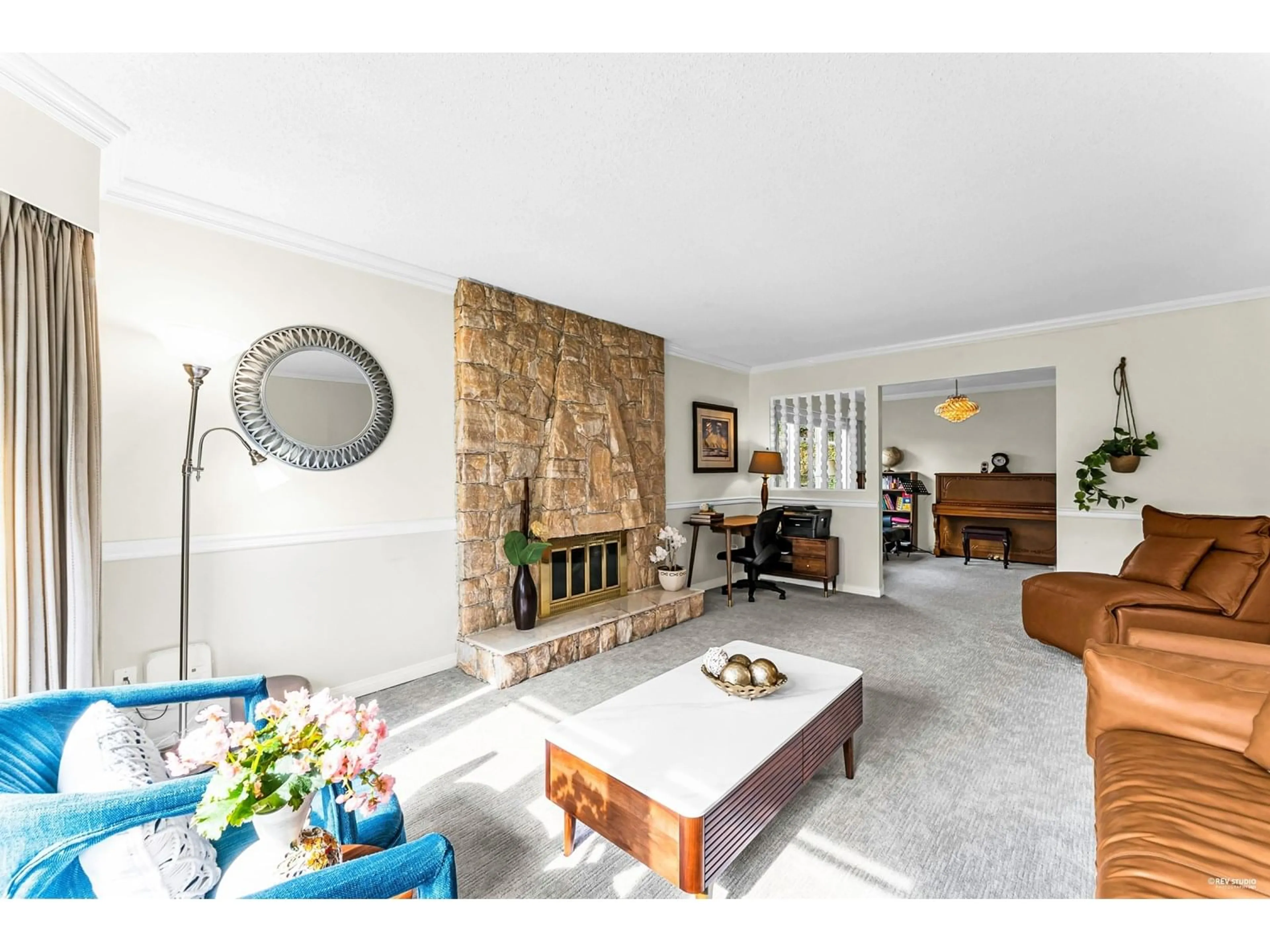 Living room with furniture, unknown for 1925 SOUTHMERE, Surrey British Columbia V4A6V6