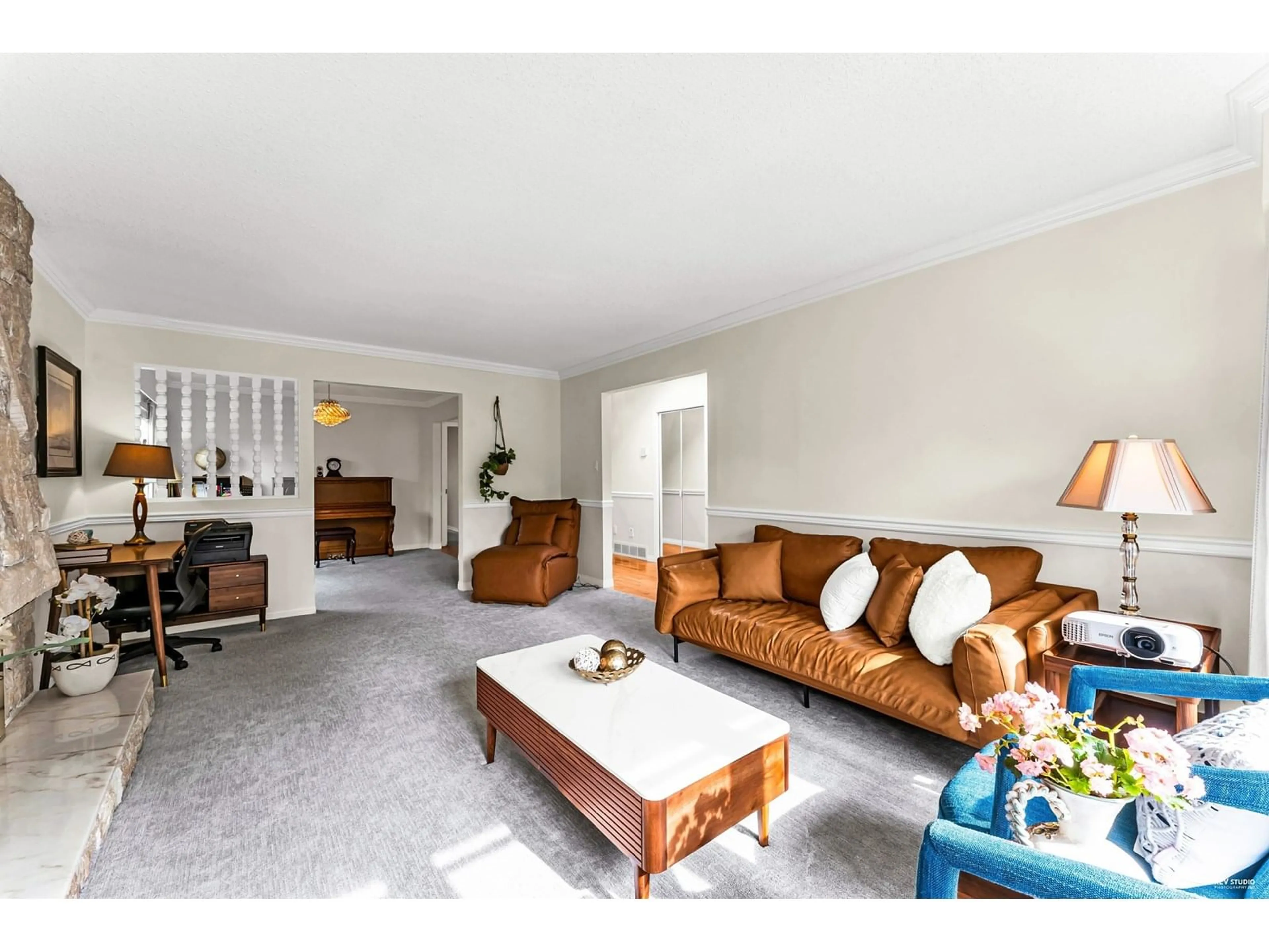 Living room with furniture, unknown for 1925 SOUTHMERE, Surrey British Columbia V4A6V6