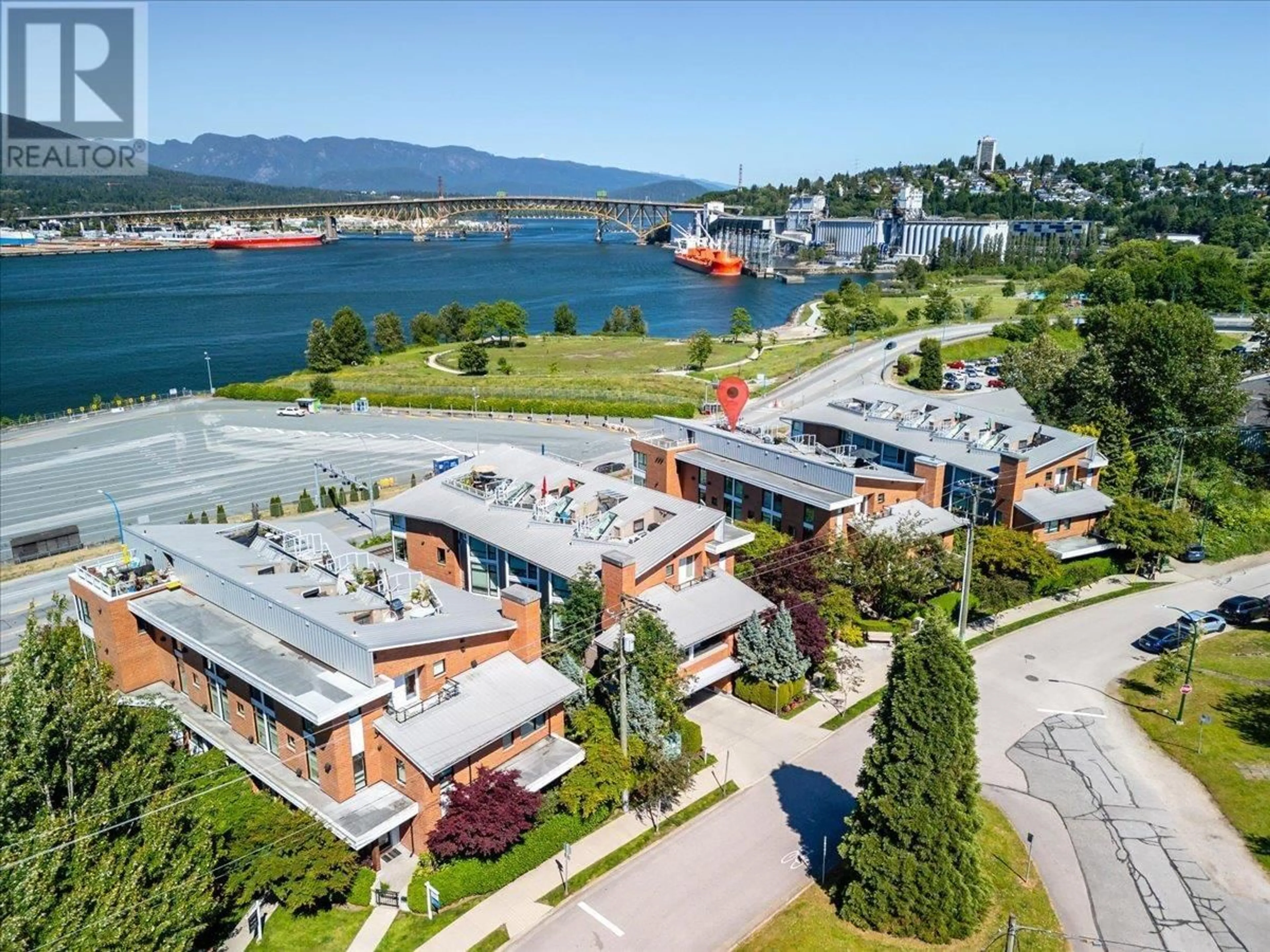 A pic from outside/outdoor area/front of a property/back of a property/a pic from drone, water/lake/river/ocean view for 2953 WALL STREET, Vancouver British Columbia V5K0A6