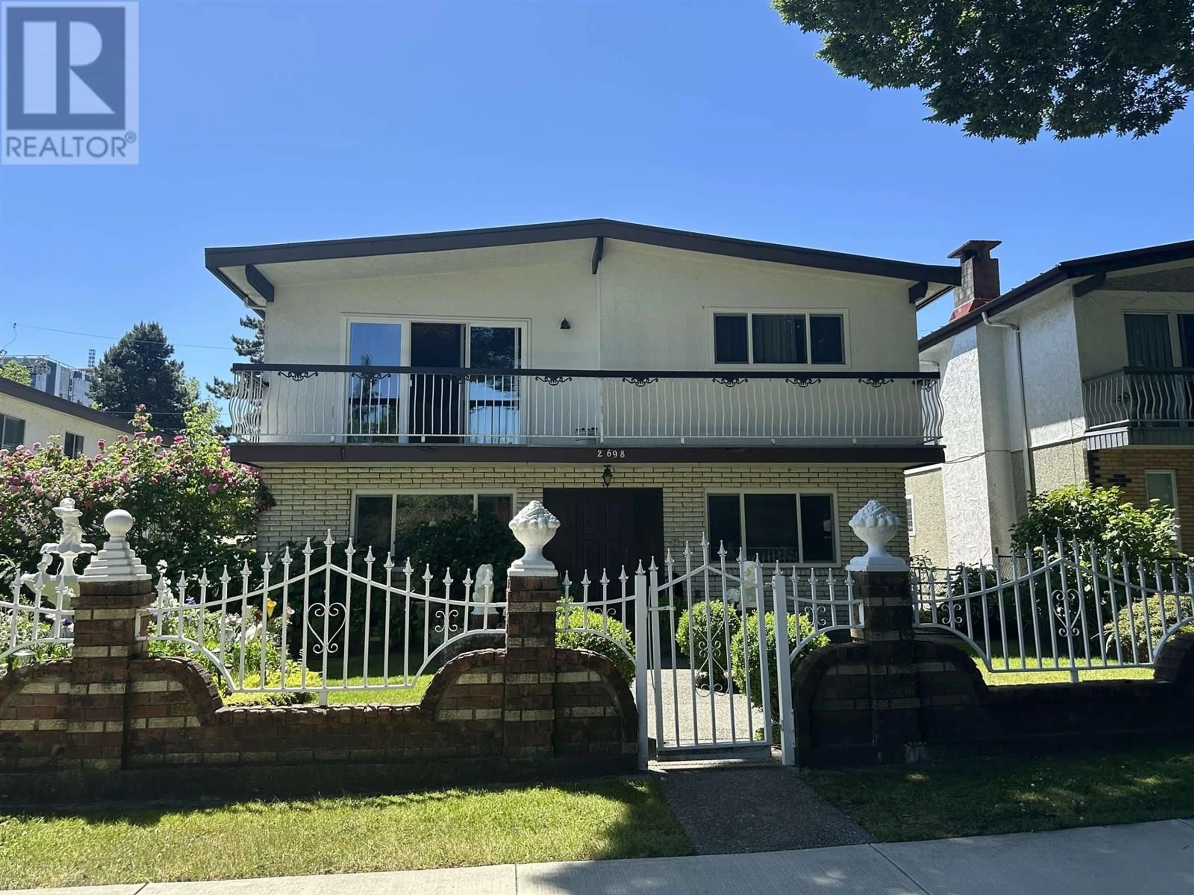 A pic from outside/outdoor area/front of a property/back of a property/a pic from drone, street for 2698 WARD STREET, Vancouver British Columbia V5R4S6