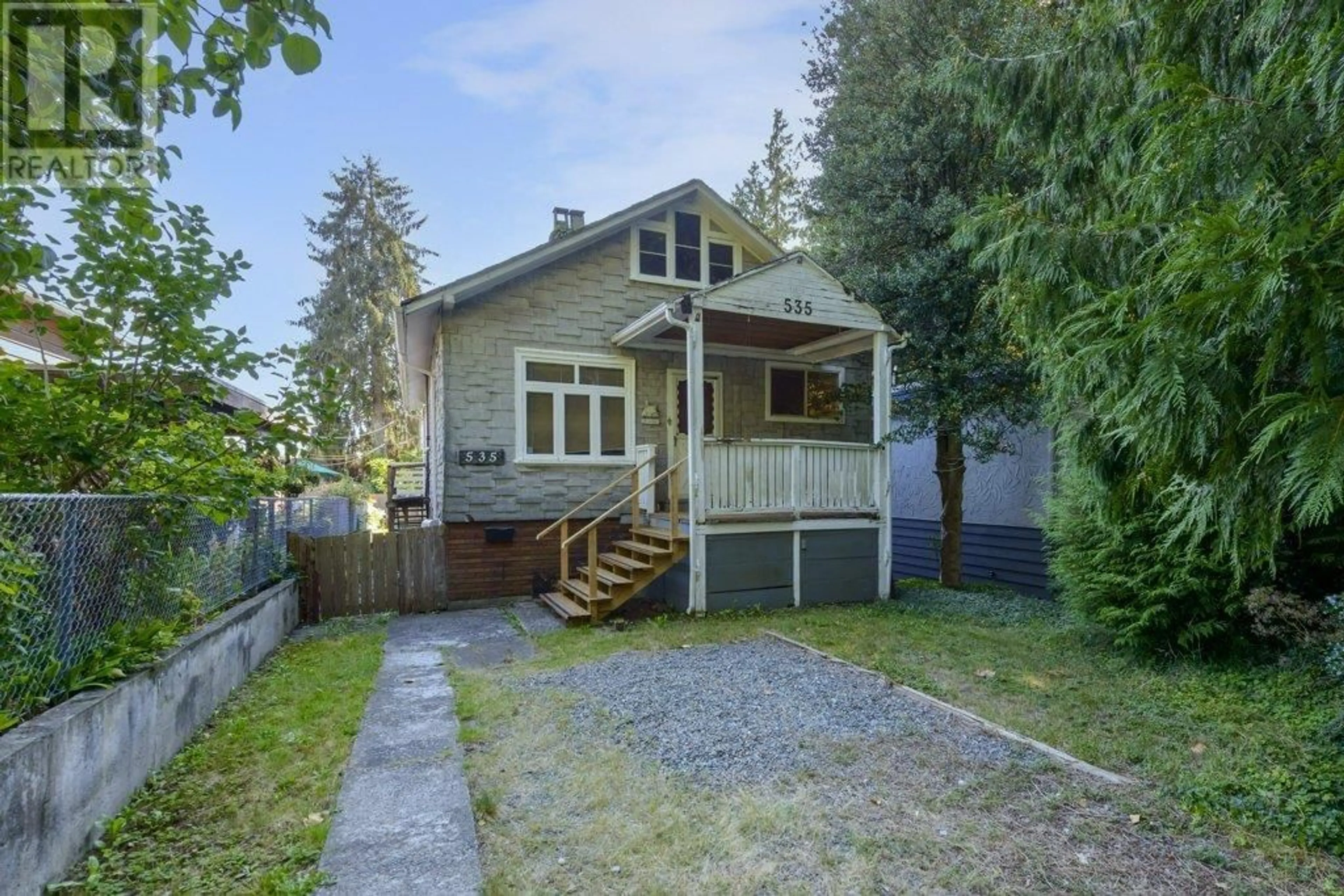 Unknown for 535 15TH STREET, North Vancouver British Columbia V7M1S8