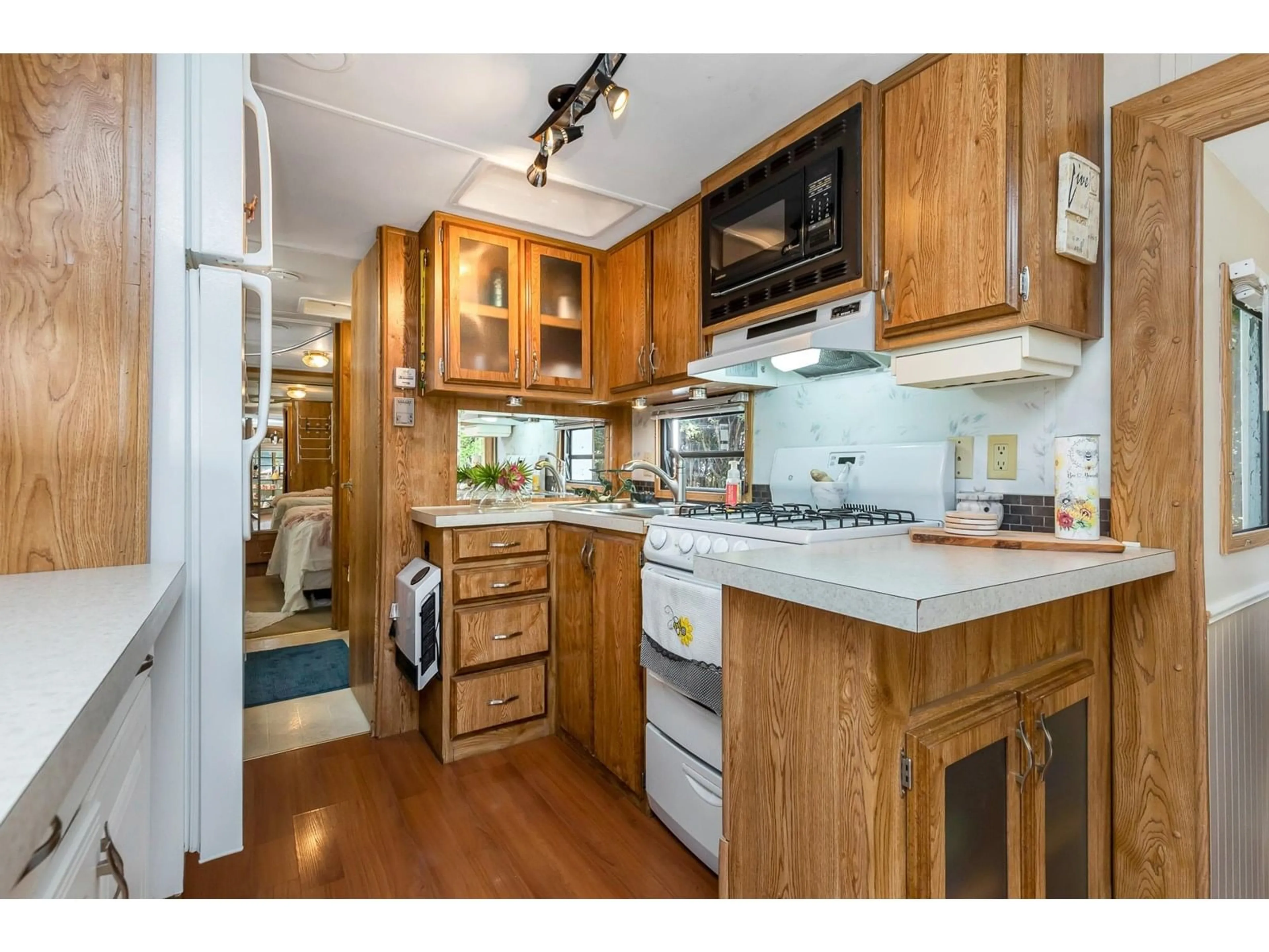 Standard kitchen, wood/laminate floor for 19 - 1650 COLUMBIA VALLEY ROAD, Columbia Valley British Columbia V2R4X4