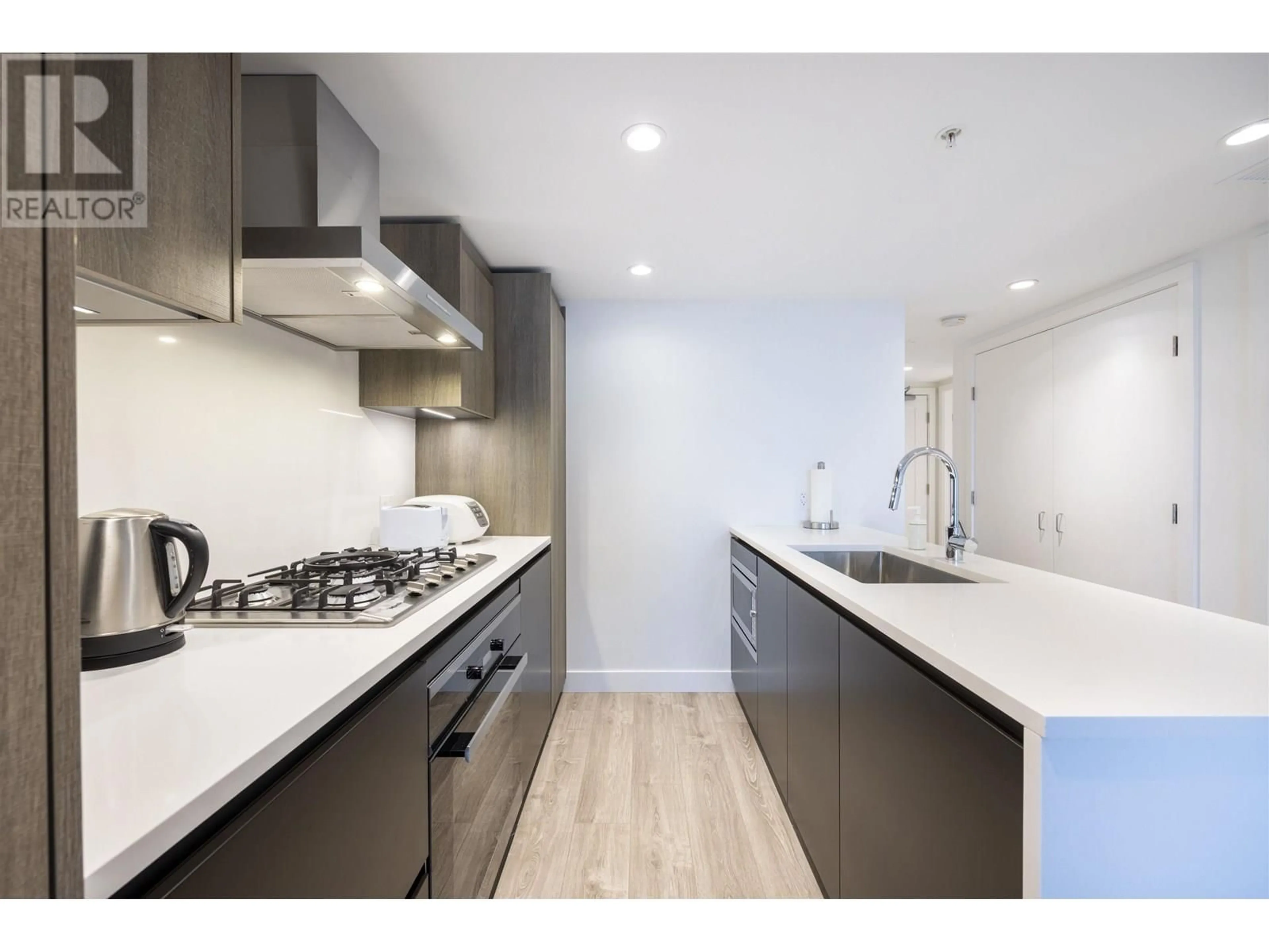 Standard kitchen, wood/laminate floor for 620 - 6328 NO. 3 ROAD, Richmond British Columbia V6Y0L6