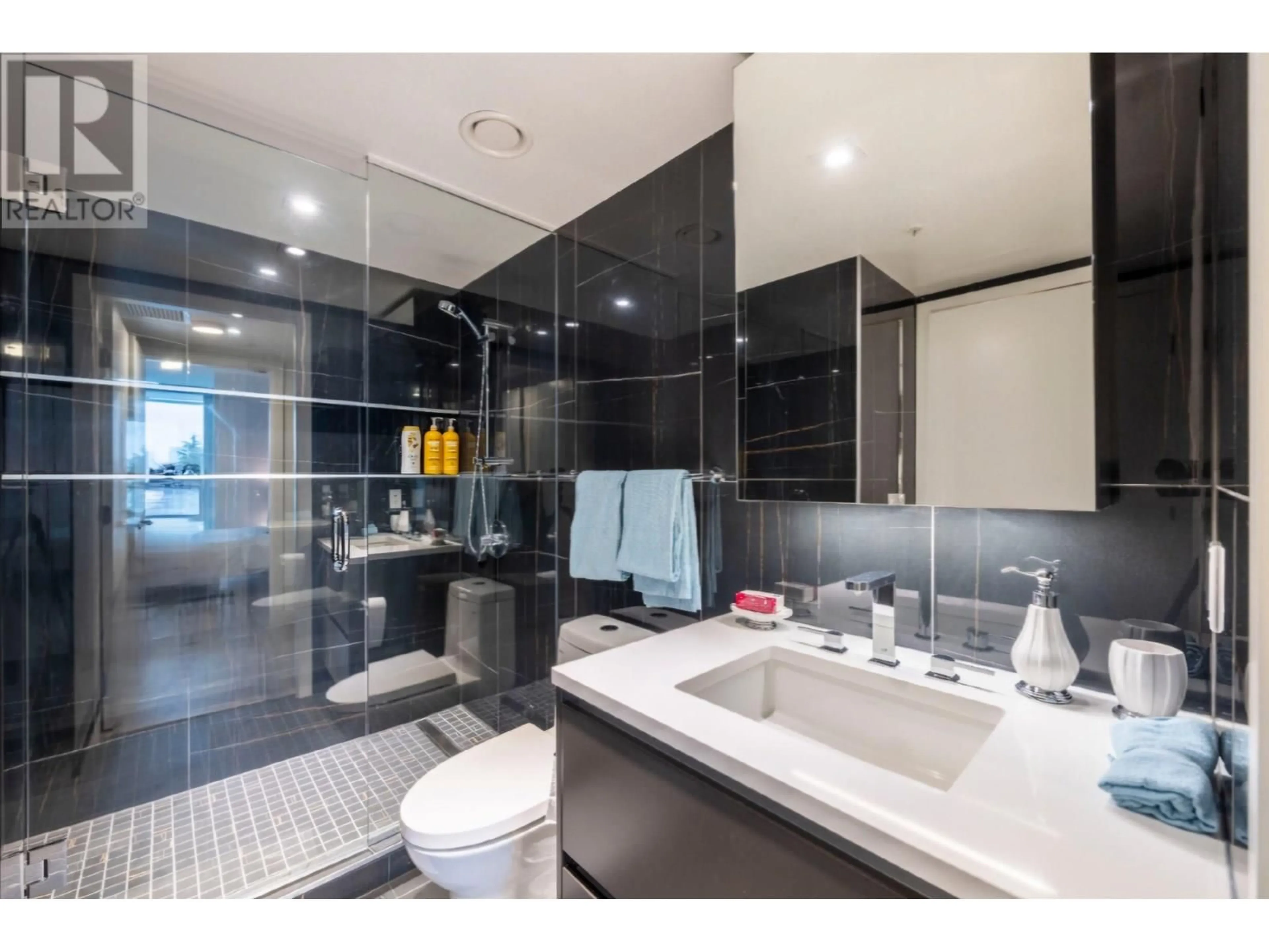 Contemporary bathroom, ceramic/tile floor for 620 - 6328 NO. 3 ROAD, Richmond British Columbia V6Y0L6