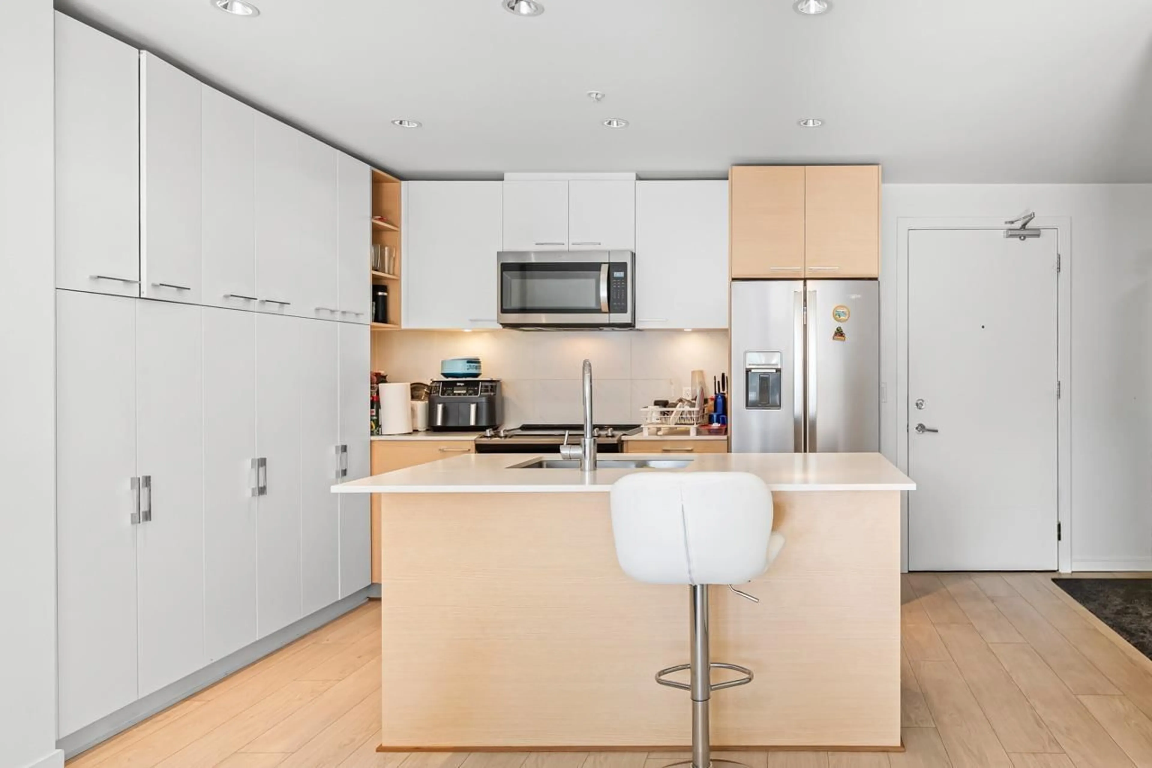 Contemporary kitchen, unknown for 314 - 10603 140, Surrey British Columbia V3T0M8