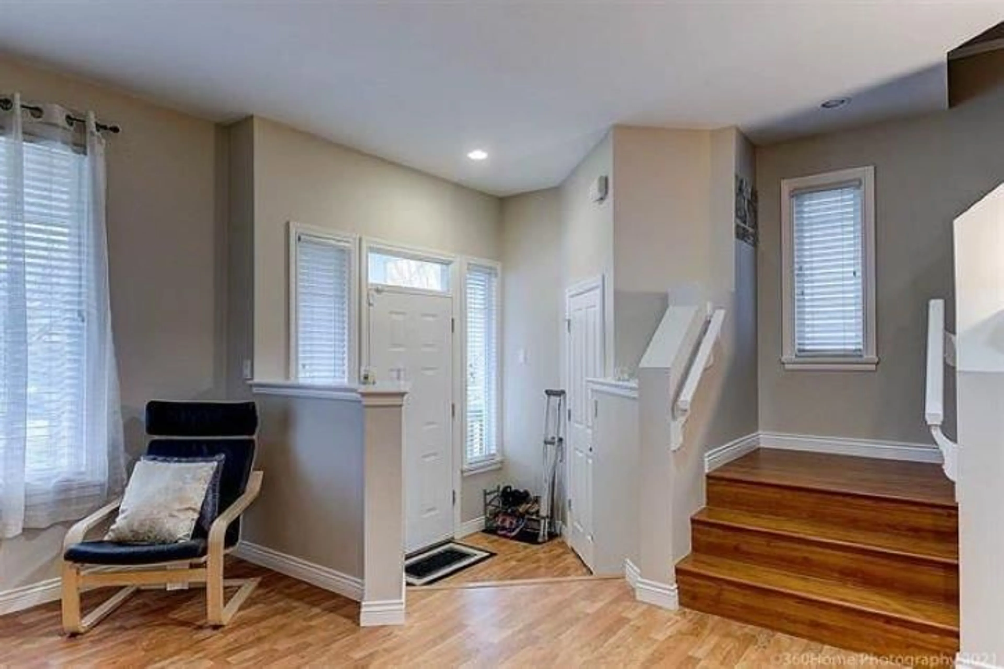 Indoor entryway for 19389 66, Surrey British Columbia V4N0C2