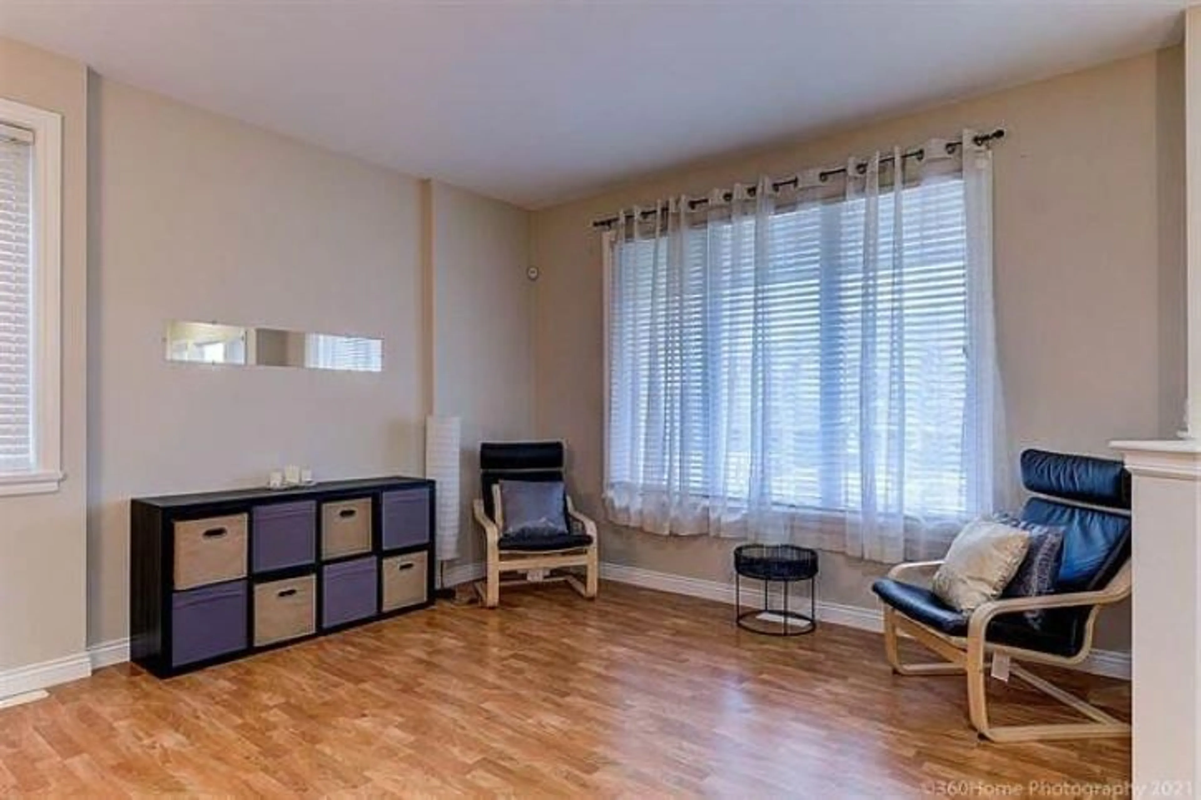 Living room with furniture, wood/laminate floor for 19389 66, Surrey British Columbia V4N0C2