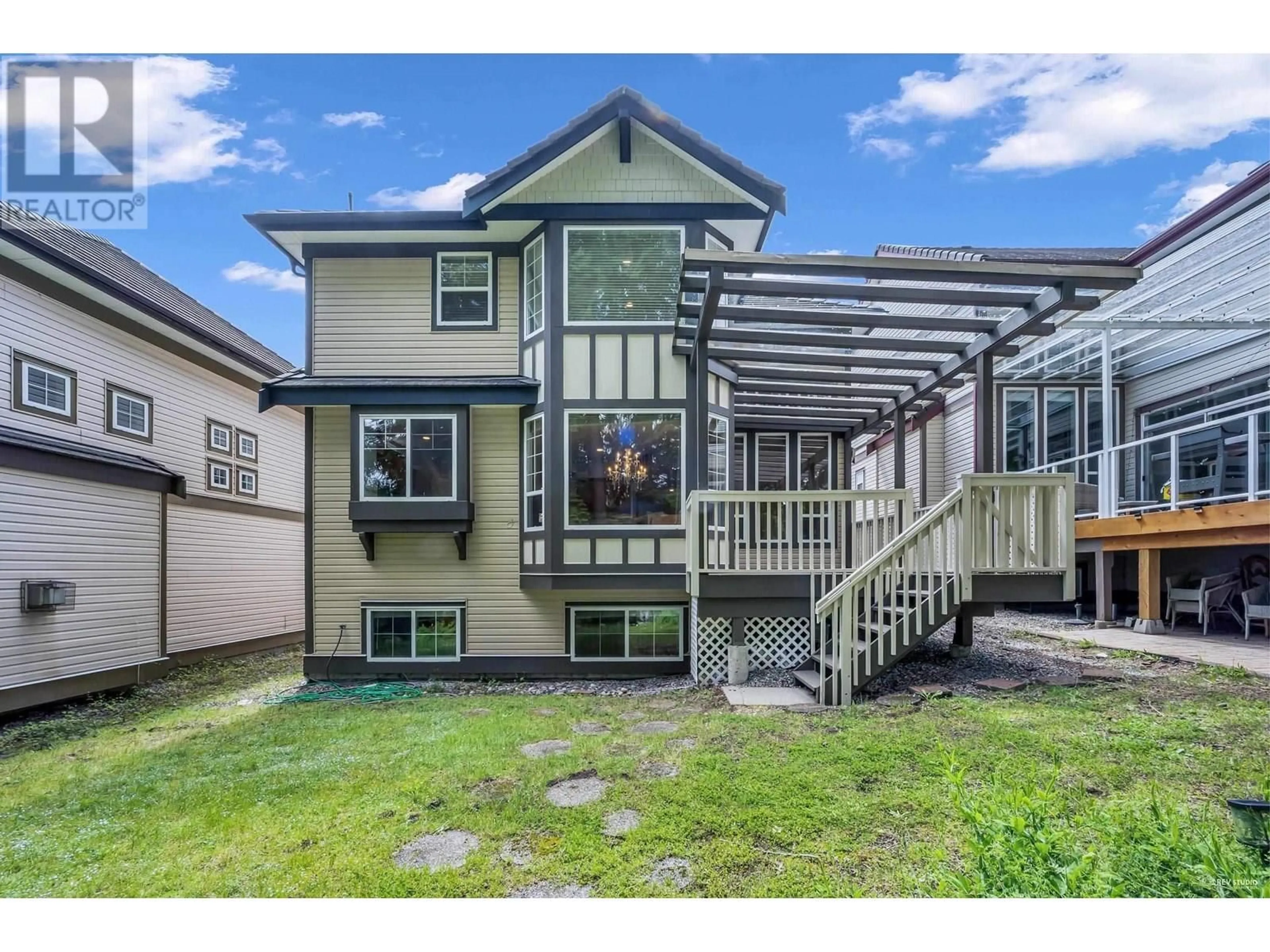 Home with vinyl exterior material, street for 3269 CHARTWELL GRN, Coquitlam British Columbia V3E3M9