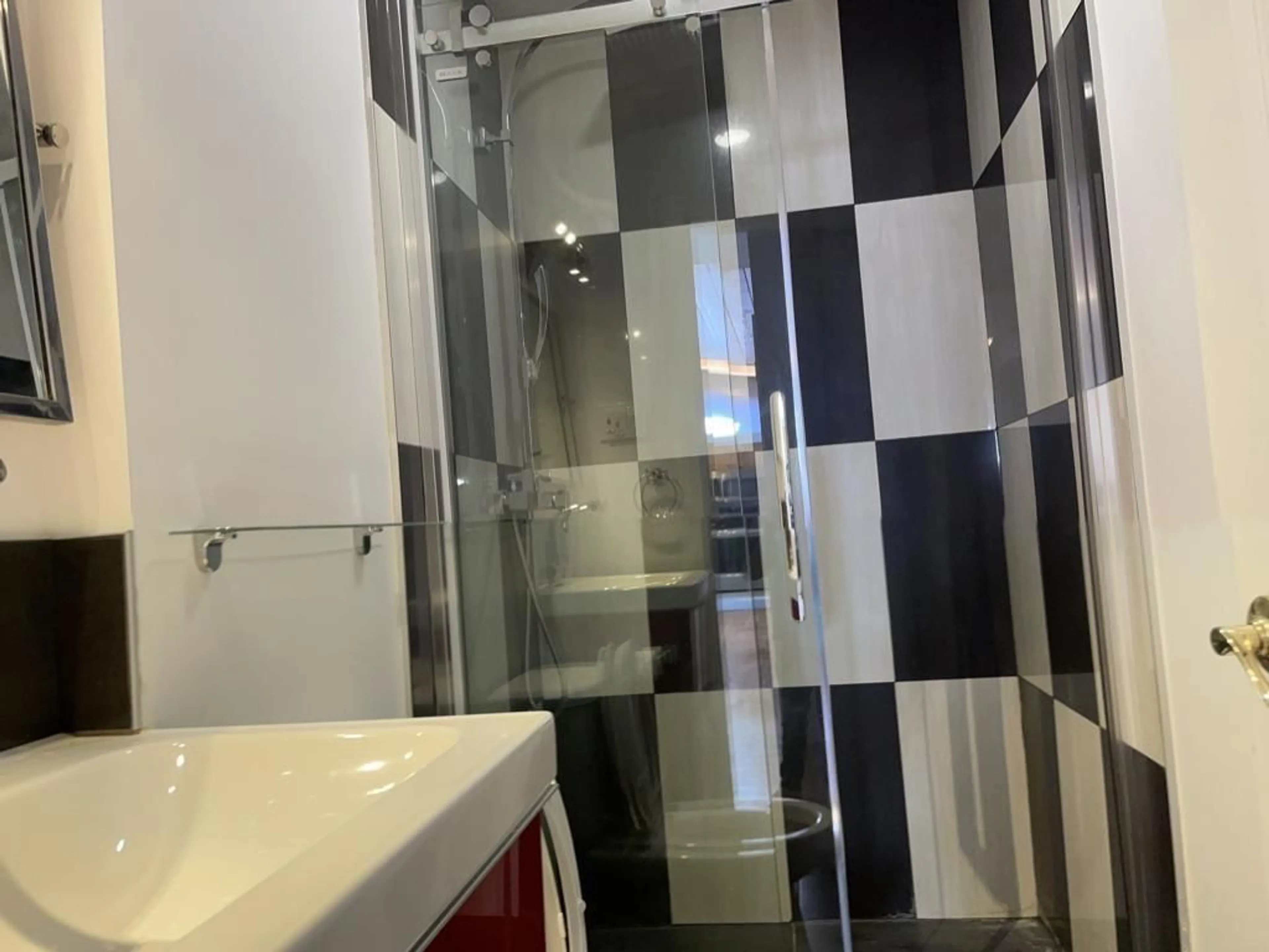 Standard bathroom, floor is not visible for 13833 114, Surrey British Columbia V3R2L8