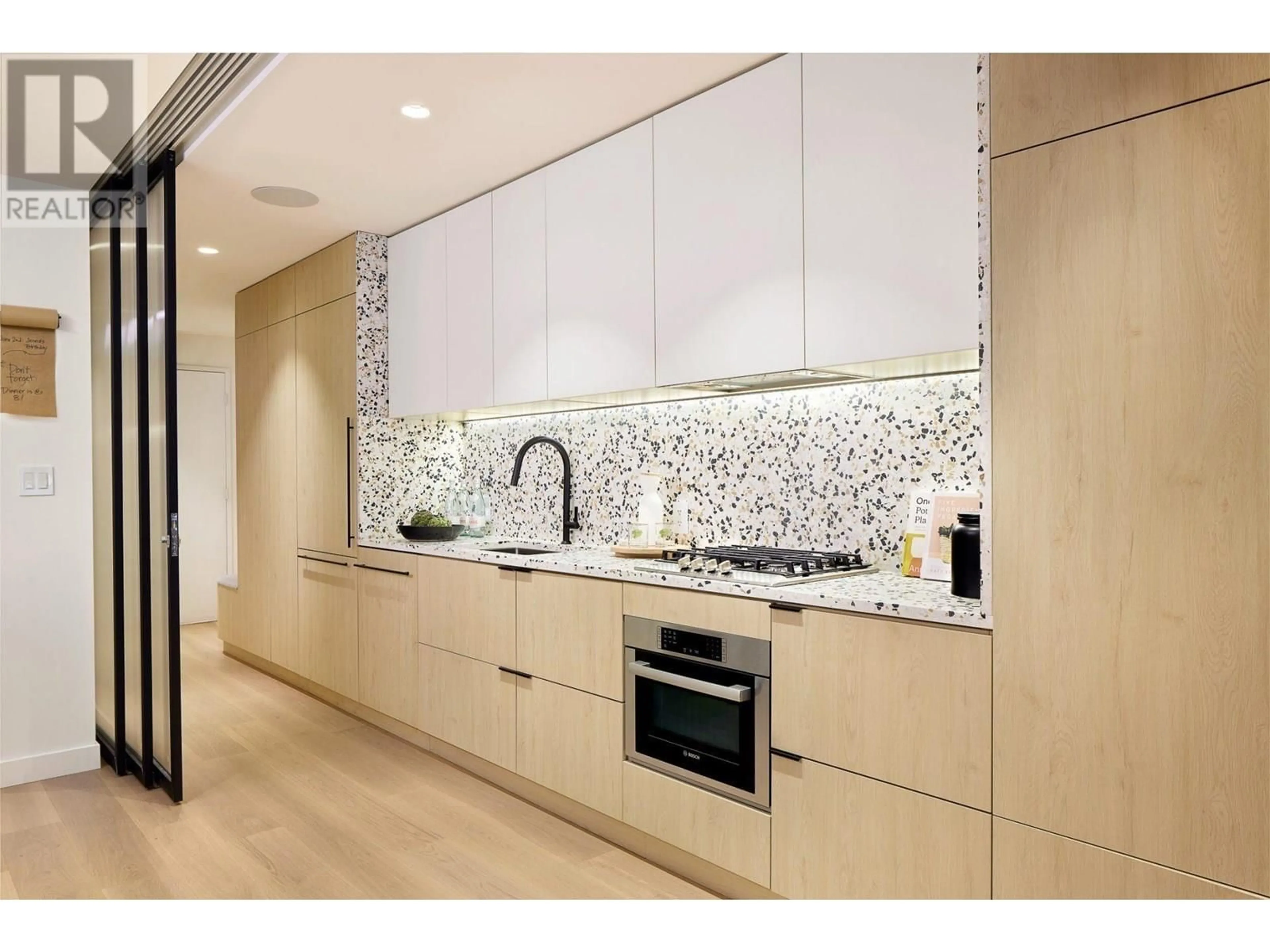 Contemporary kitchen, unknown for 514 - 471 E BROADWAY, Vancouver British Columbia V5T1W9