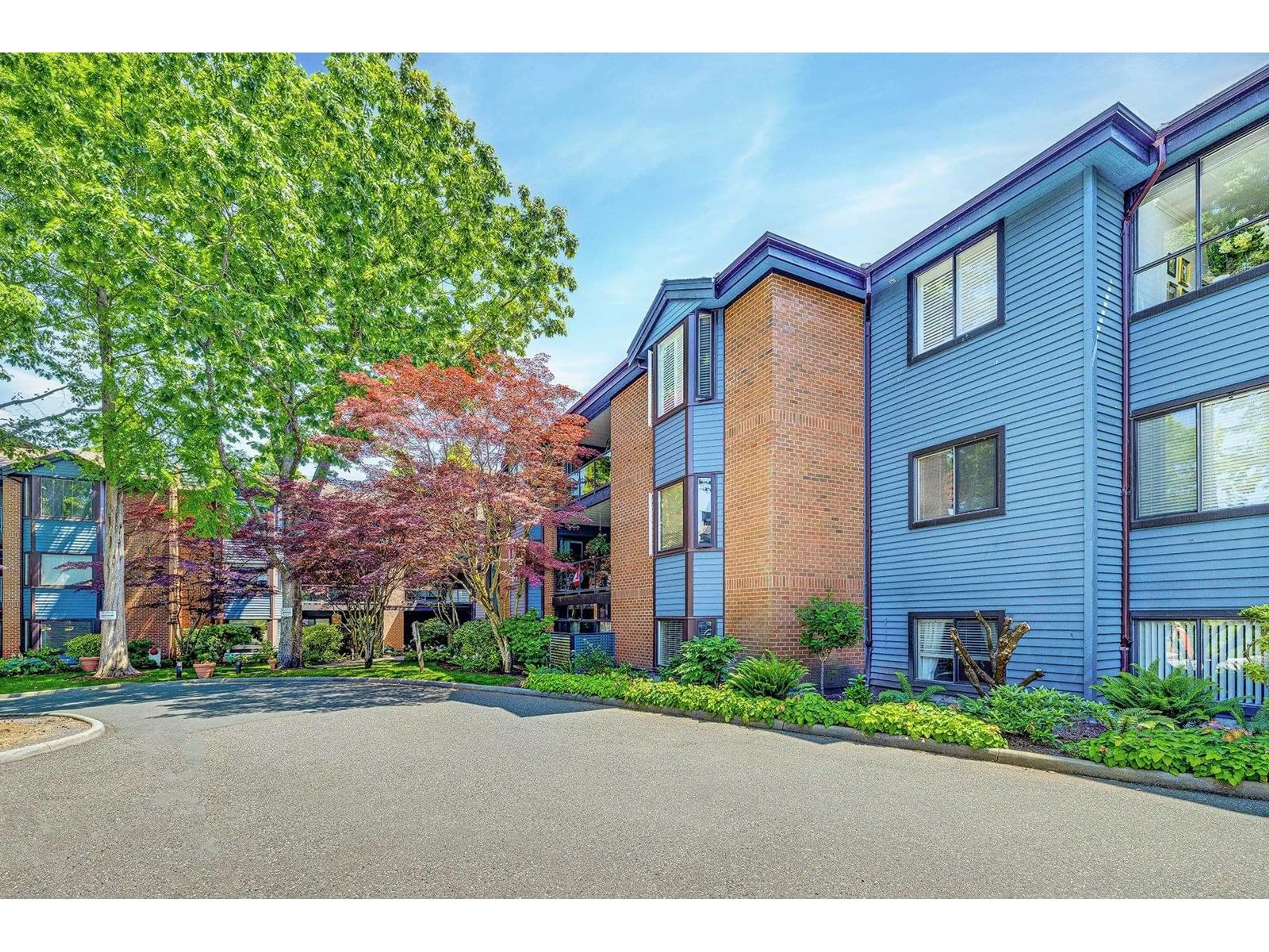 A pic from outside/outdoor area/front of a property/back of a property/a pic from drone, unknown for 317 - 15300 17, Surrey British Columbia V4A8Y6