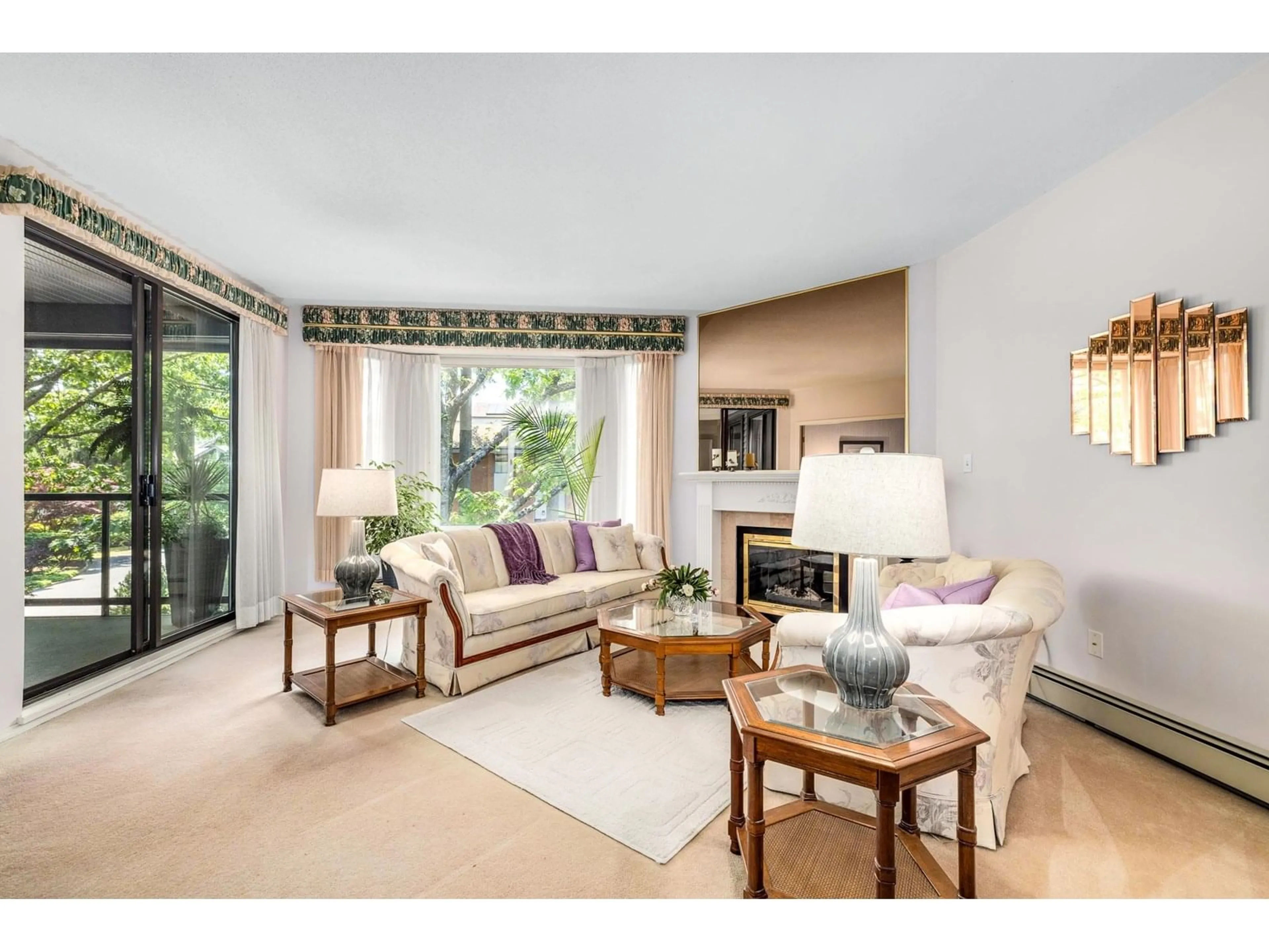 Living room with furniture, unknown for 317 - 15300 17, Surrey British Columbia V4A8Y6