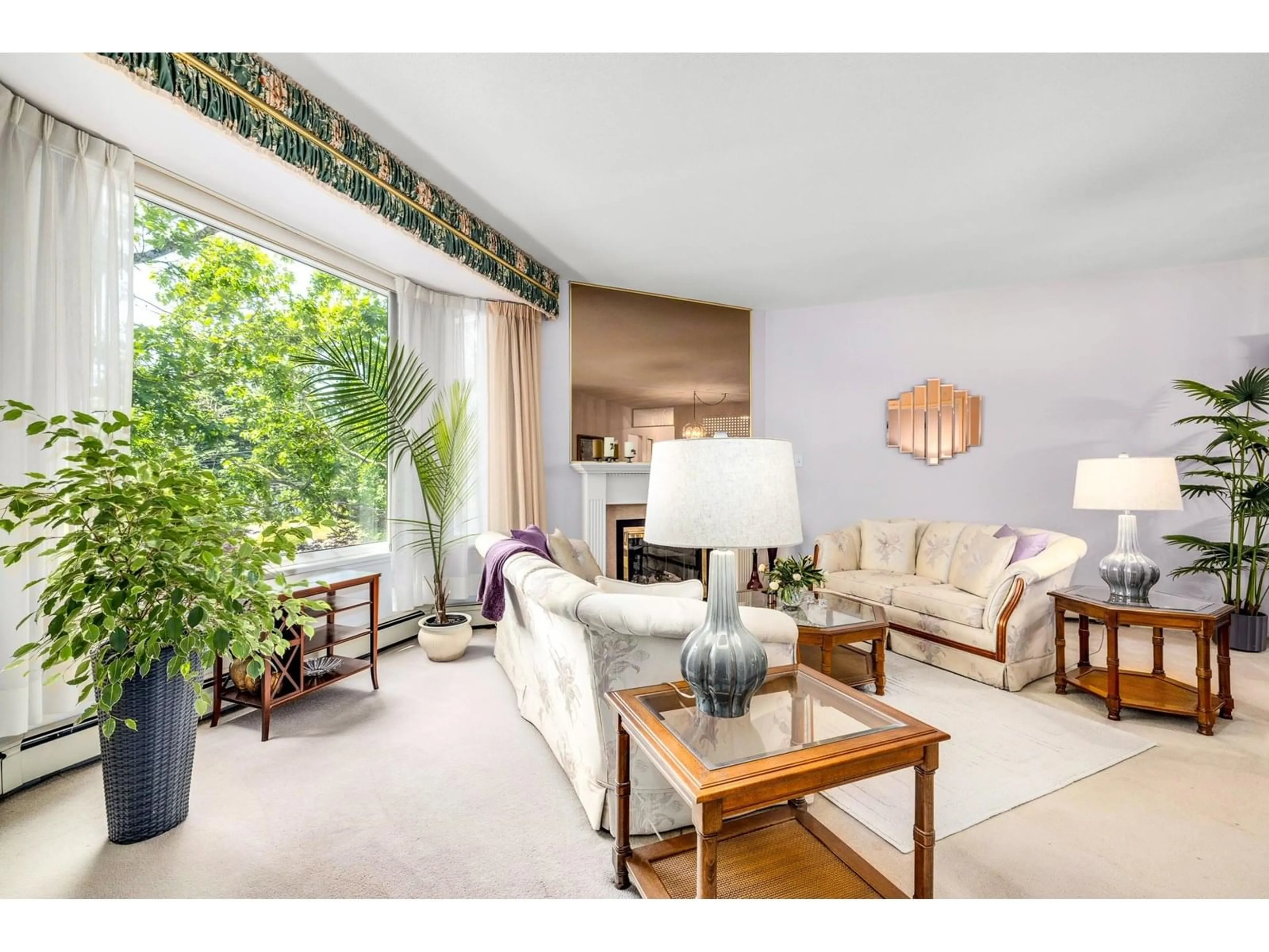 Living room with furniture, unknown for 317 - 15300 17, Surrey British Columbia V4A8Y6