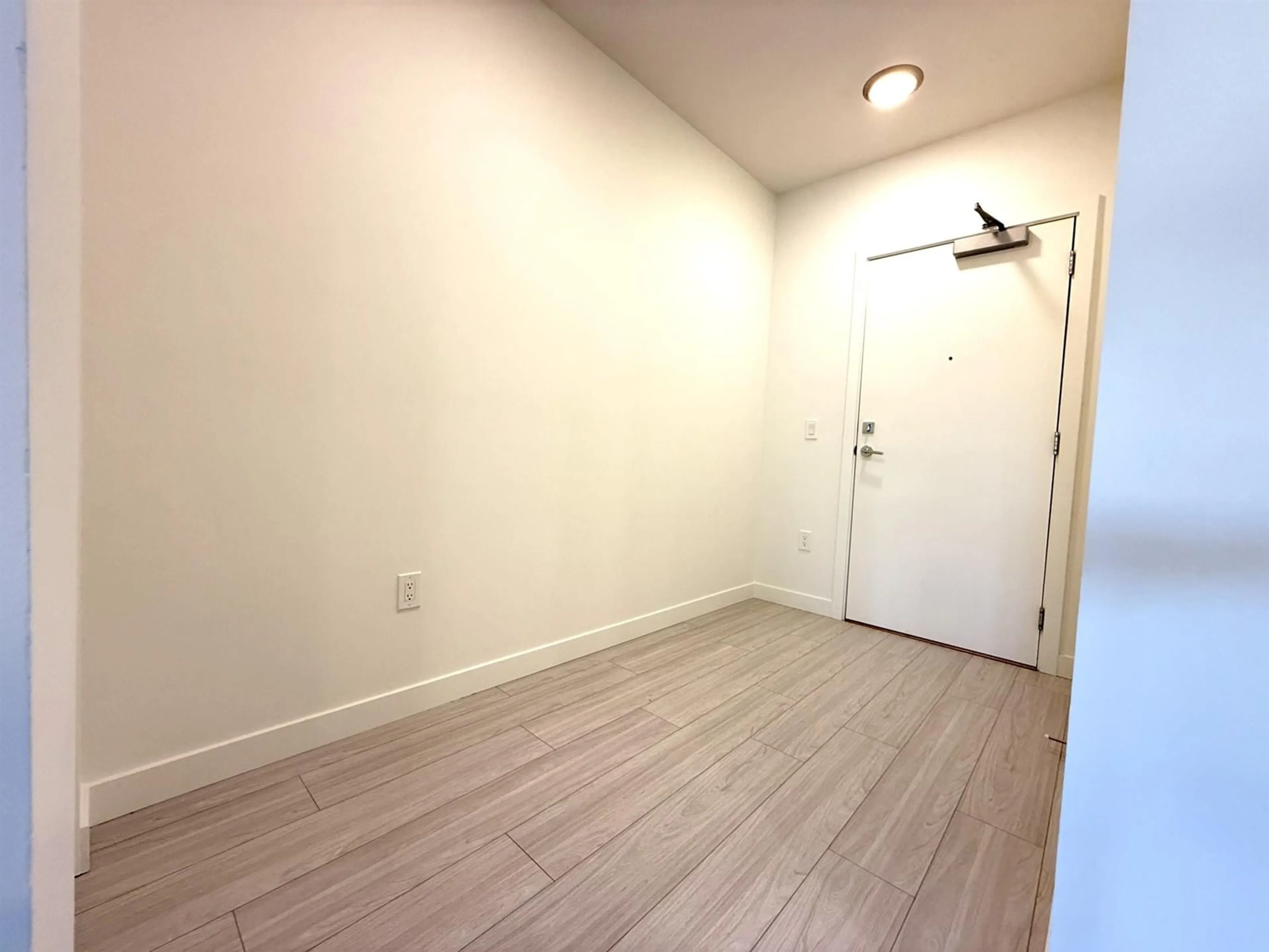 A pic of a room for 505 - 10777 138, Surrey British Columbia V3T0T5