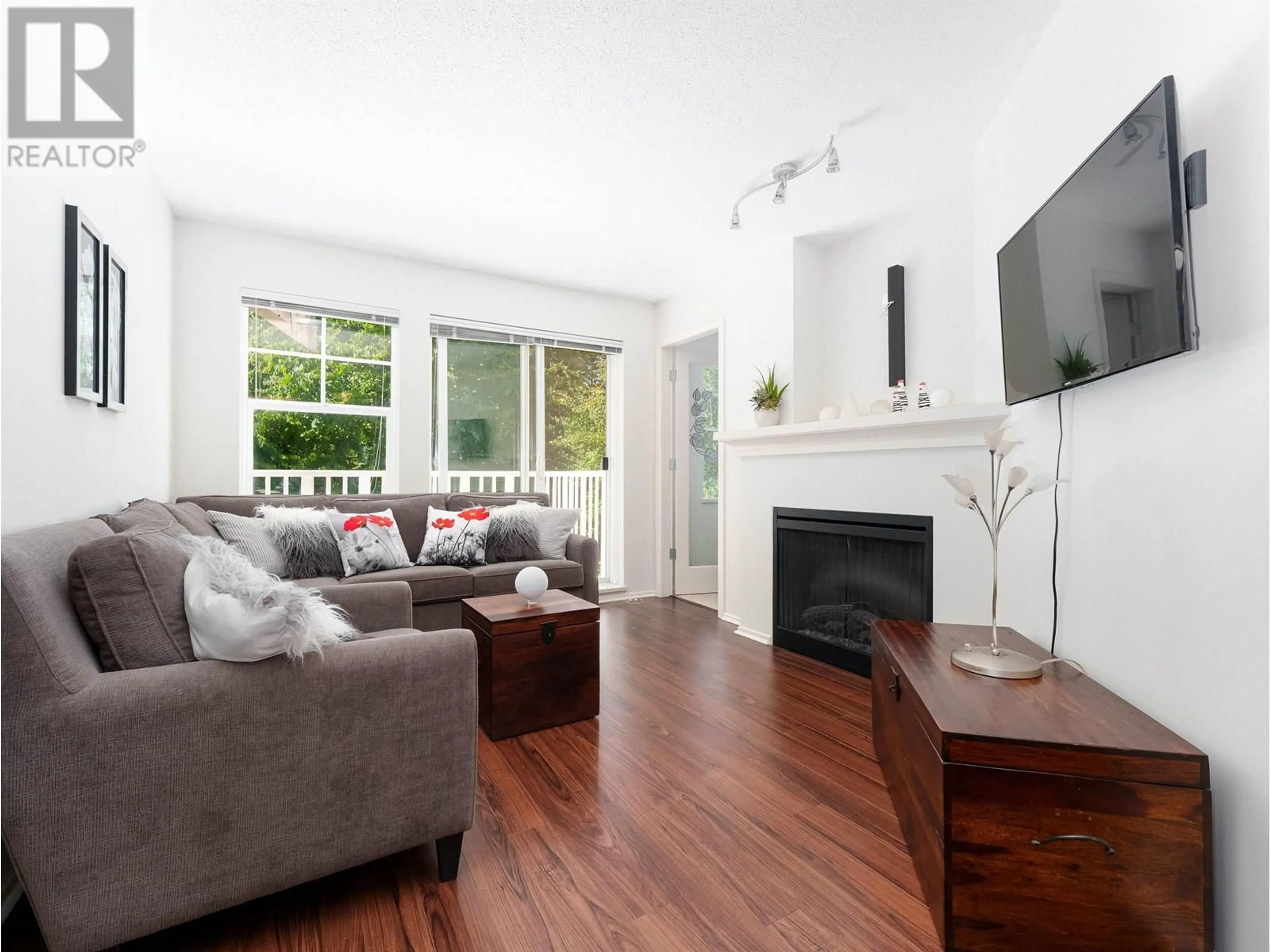 Living room with furniture, wood/laminate floor for 308 - 7330 SALISBURY AVENUE, Burnaby British Columbia V5E4N8