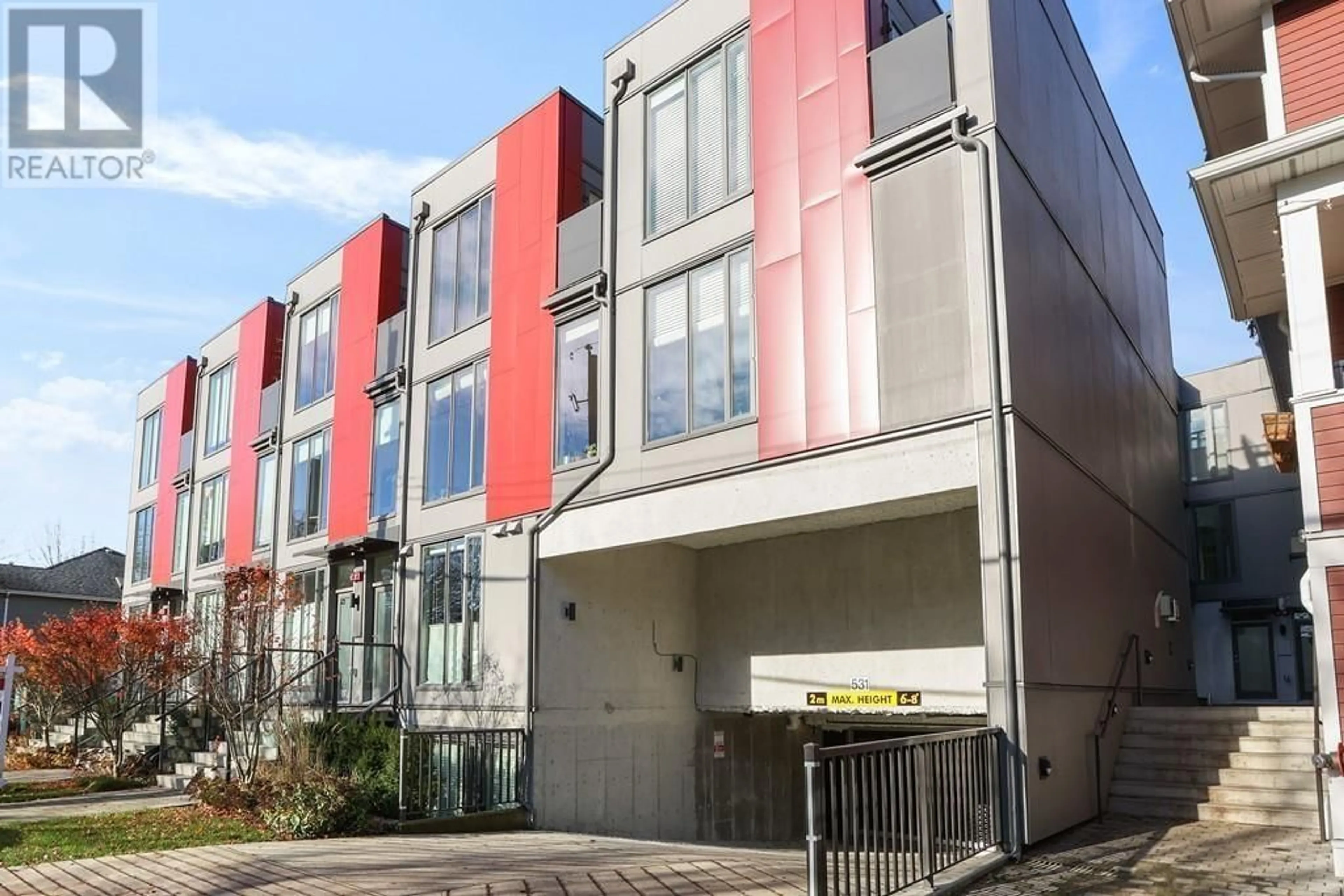 A pic from outside/outdoor area/front of a property/back of a property/a pic from drone, building for 8 - 531 16TH AVENUE, Vancouver British Columbia V5T2V1