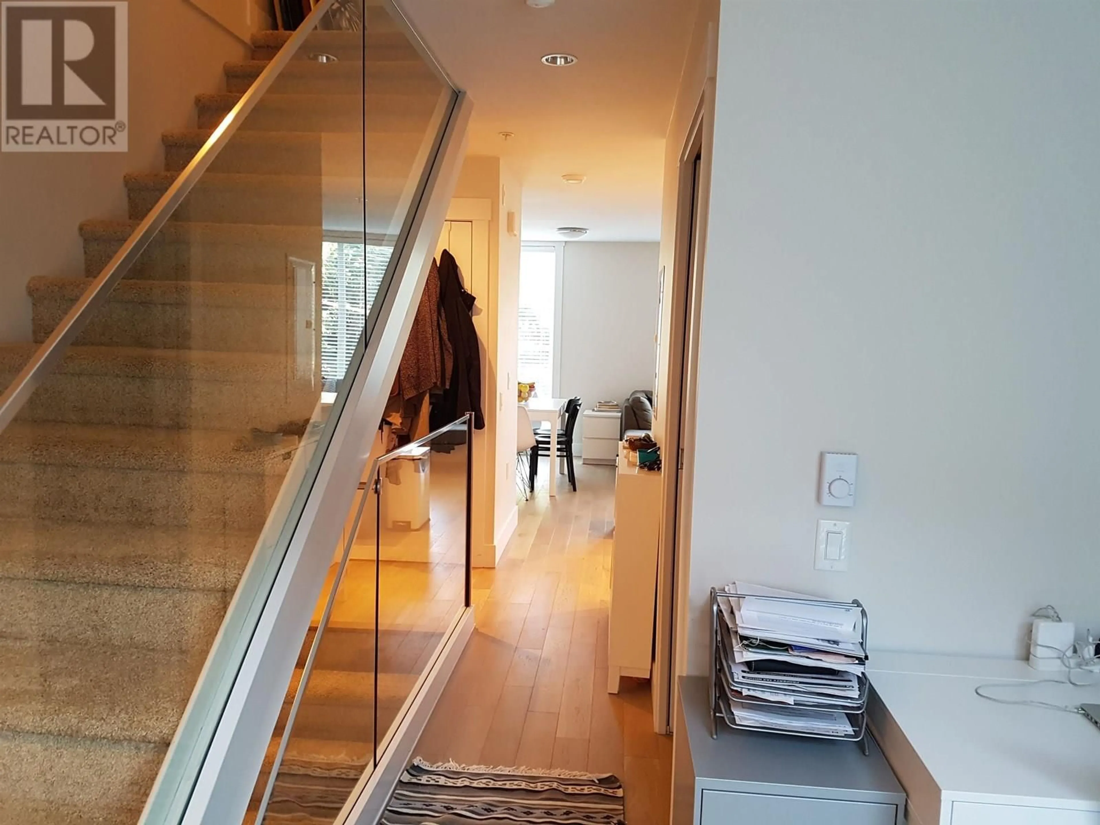 Indoor foyer for 8 - 531 16TH AVENUE, Vancouver British Columbia V5T2V1