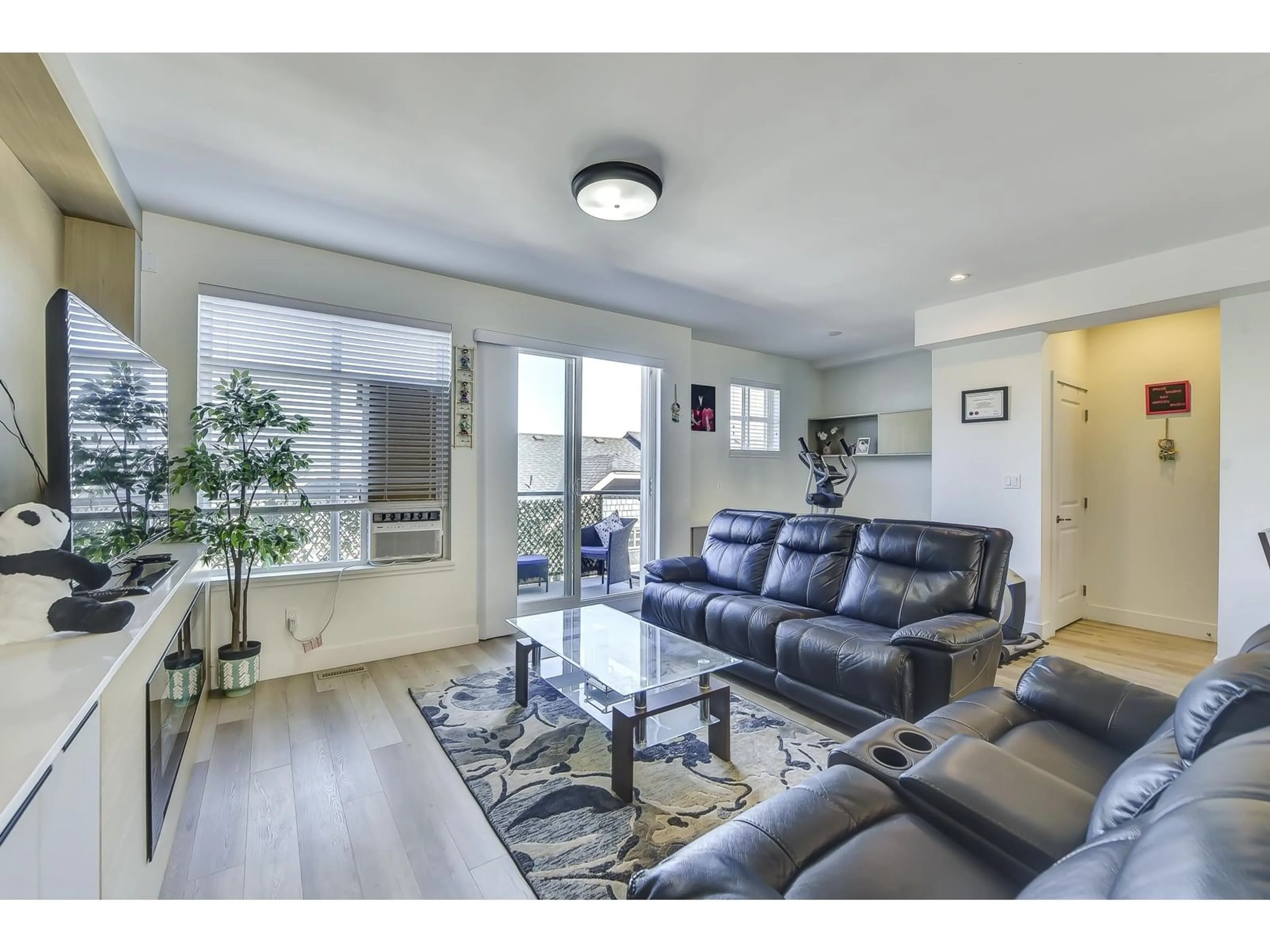 Living room with furniture, unknown for 33 - 10488 124, Surrey British Columbia V3V0E9