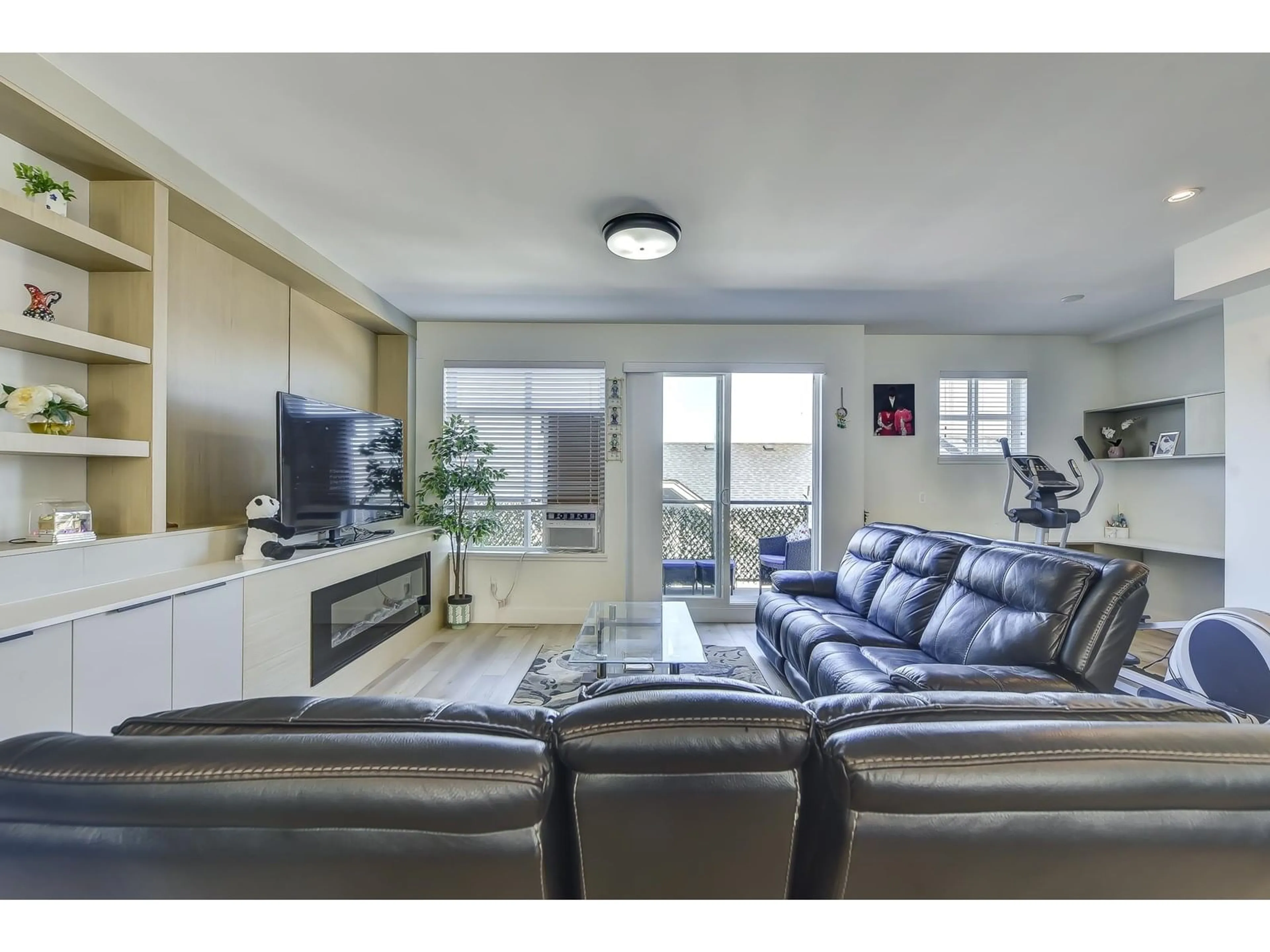 Living room with furniture, unknown for 33 - 10488 124, Surrey British Columbia V3V0E9