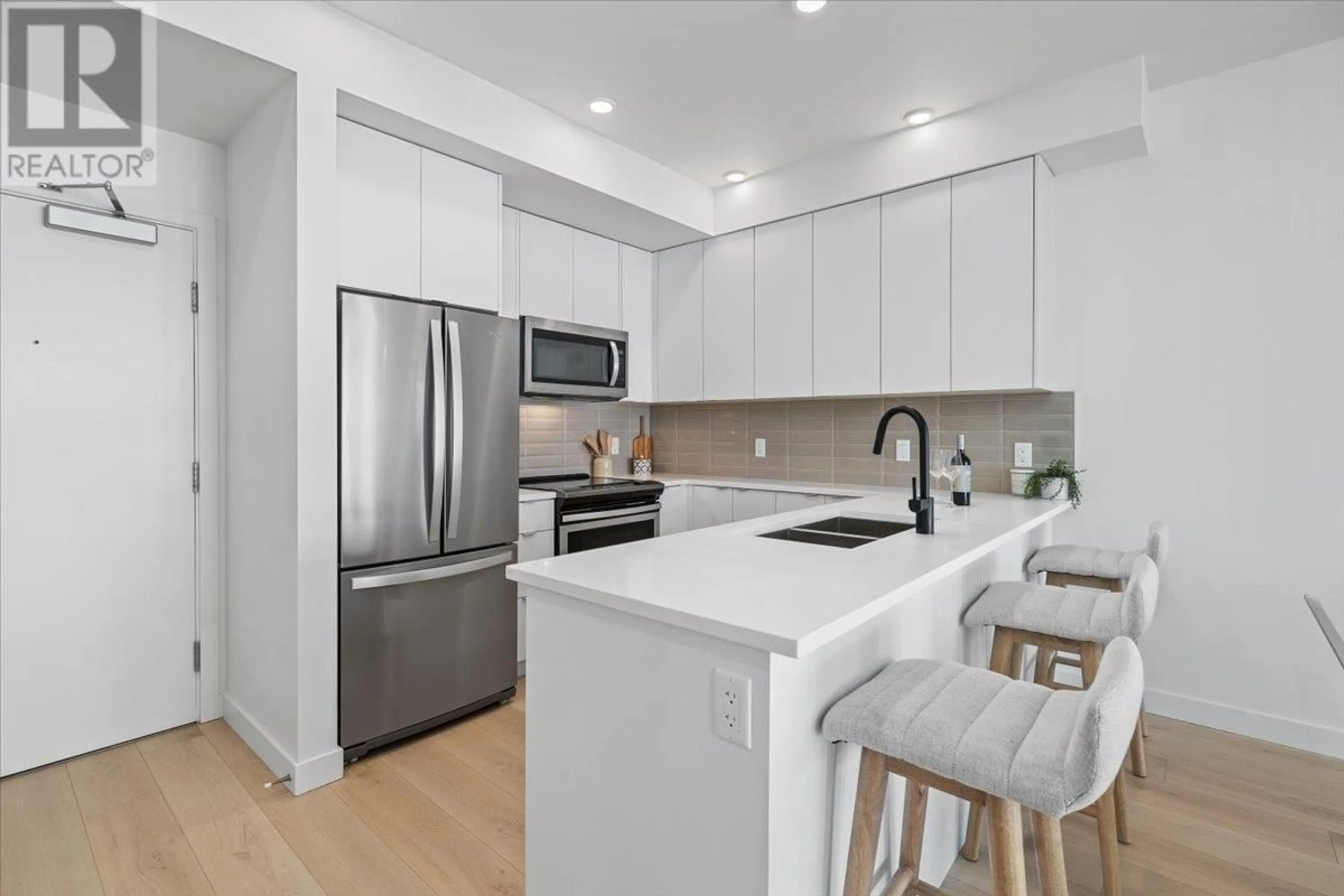 Open concept kitchen, unknown for 400 - 610 BRANTFORD STREET, New Westminster British Columbia V3M1W7